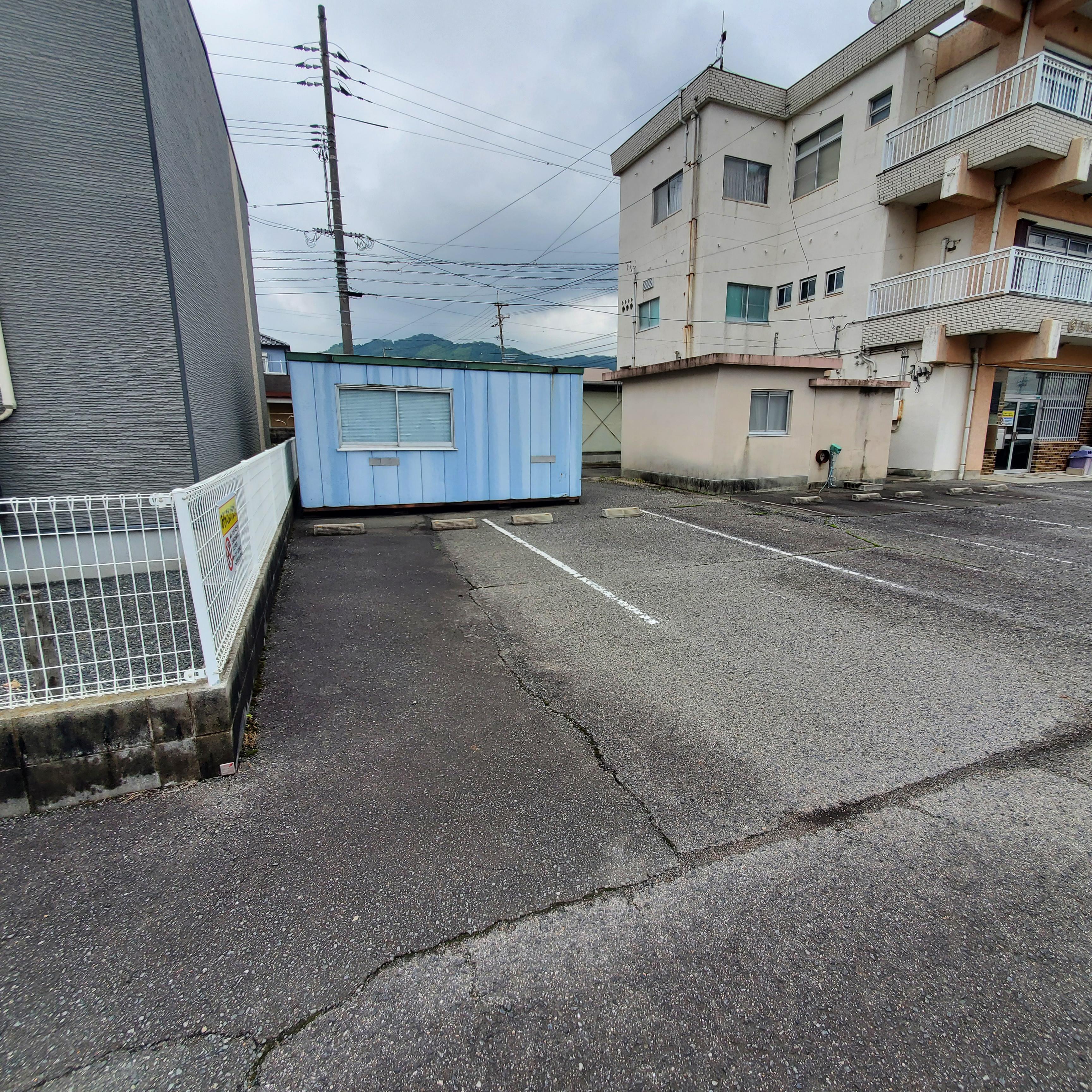 カタヤマ月極駐車場の外観・駐車場イメージ2枚目