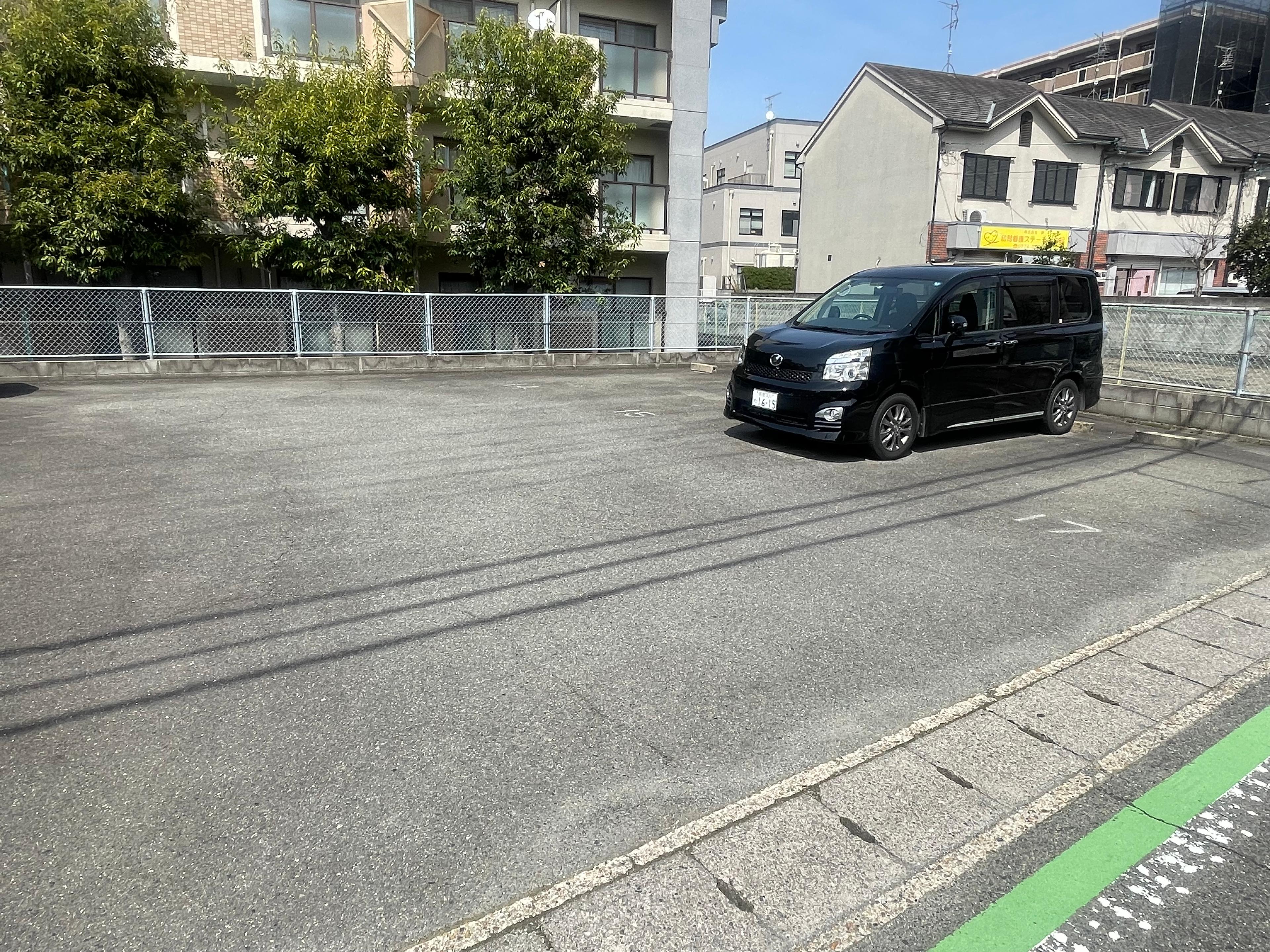 小林ガレージの外観・駐車場イメージ2枚目