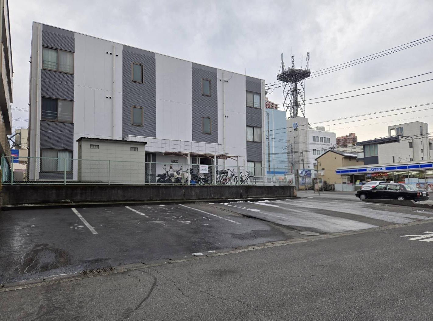 プレジオ小山の外観・駐車場イメージ1枚目