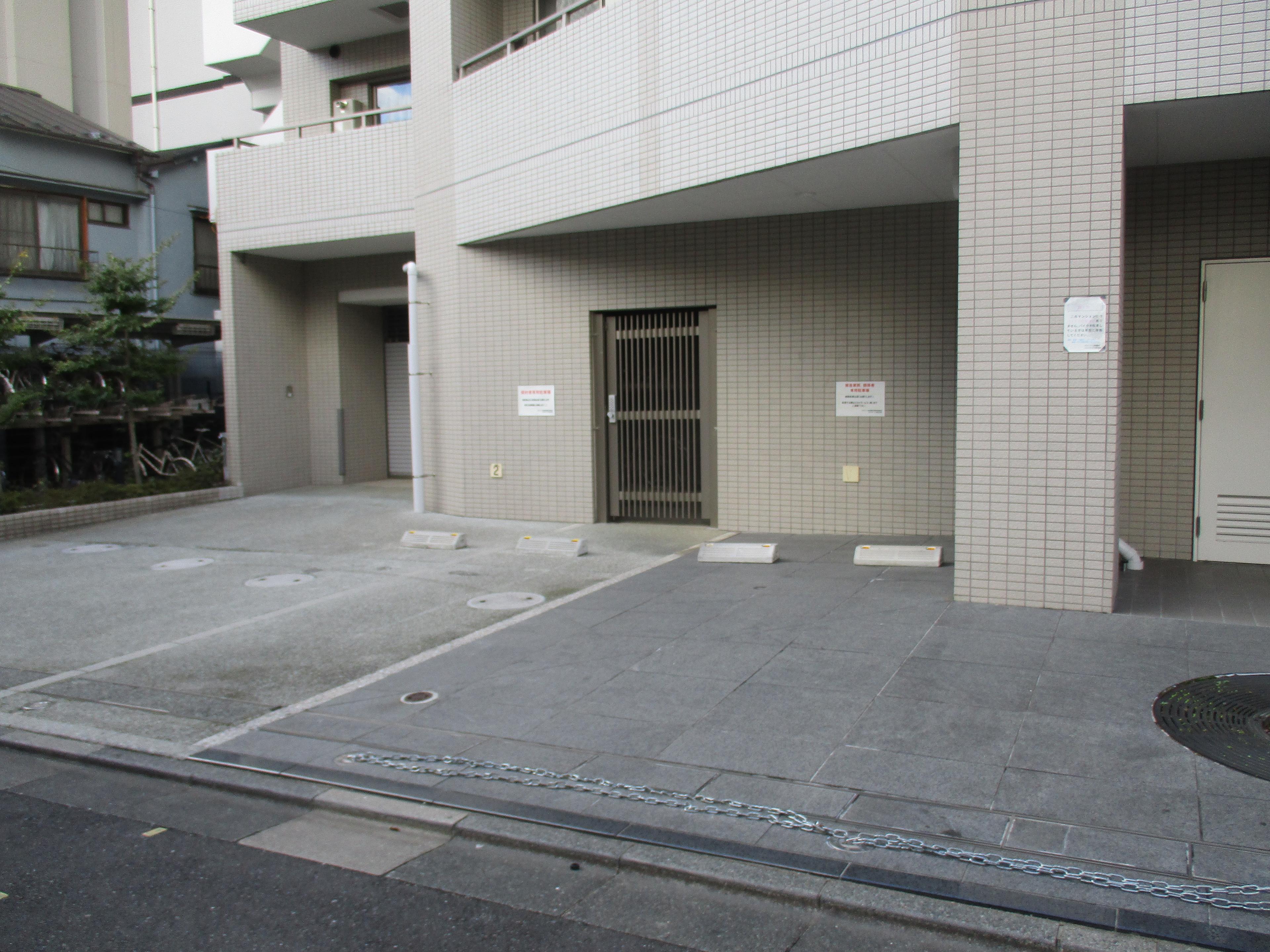 スカイコート後楽園壱番館の外観・駐車場イメージ1枚目