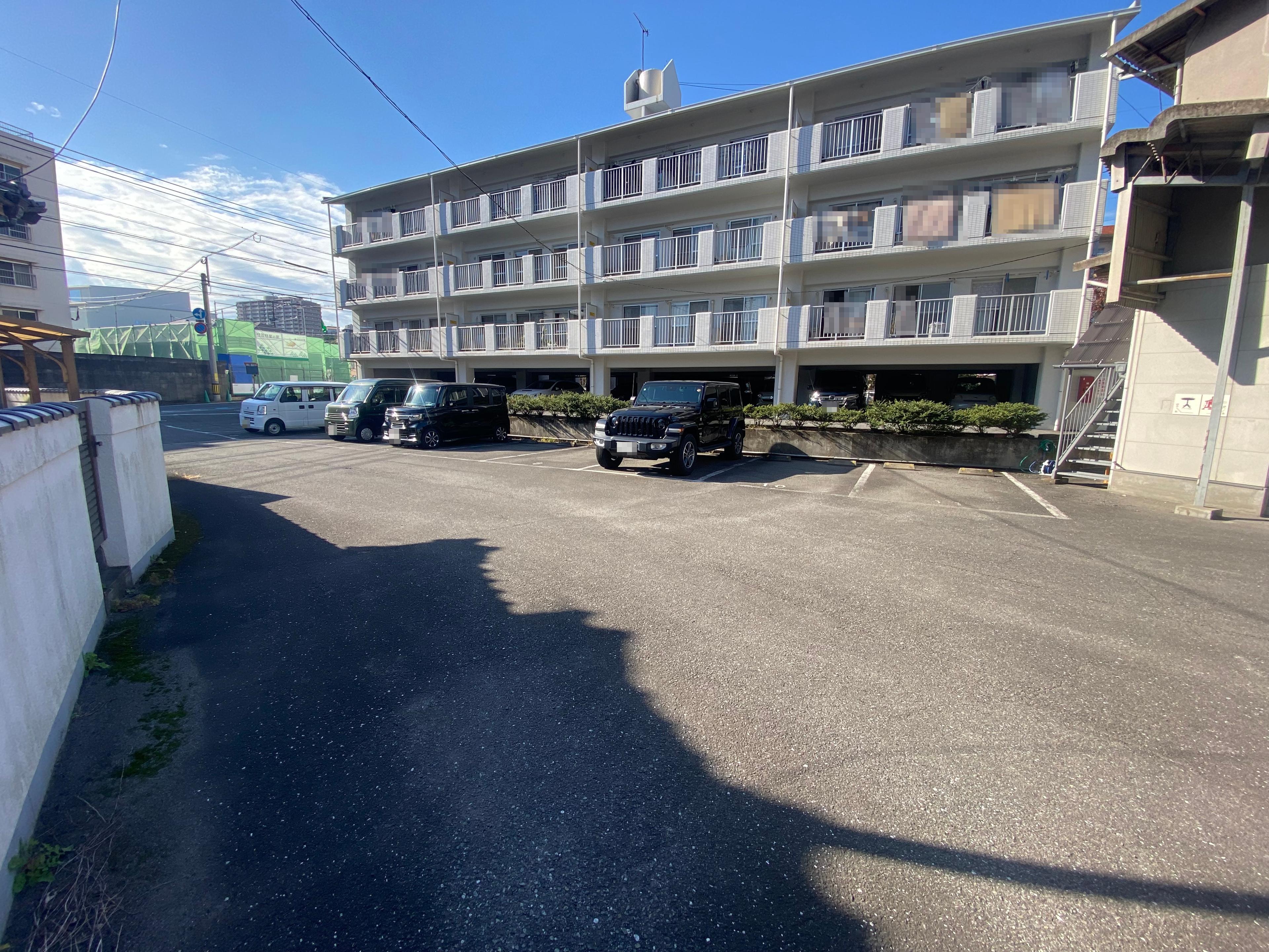 サンコーポ高見月極駐車場の外観・駐車場イメージ2枚目
