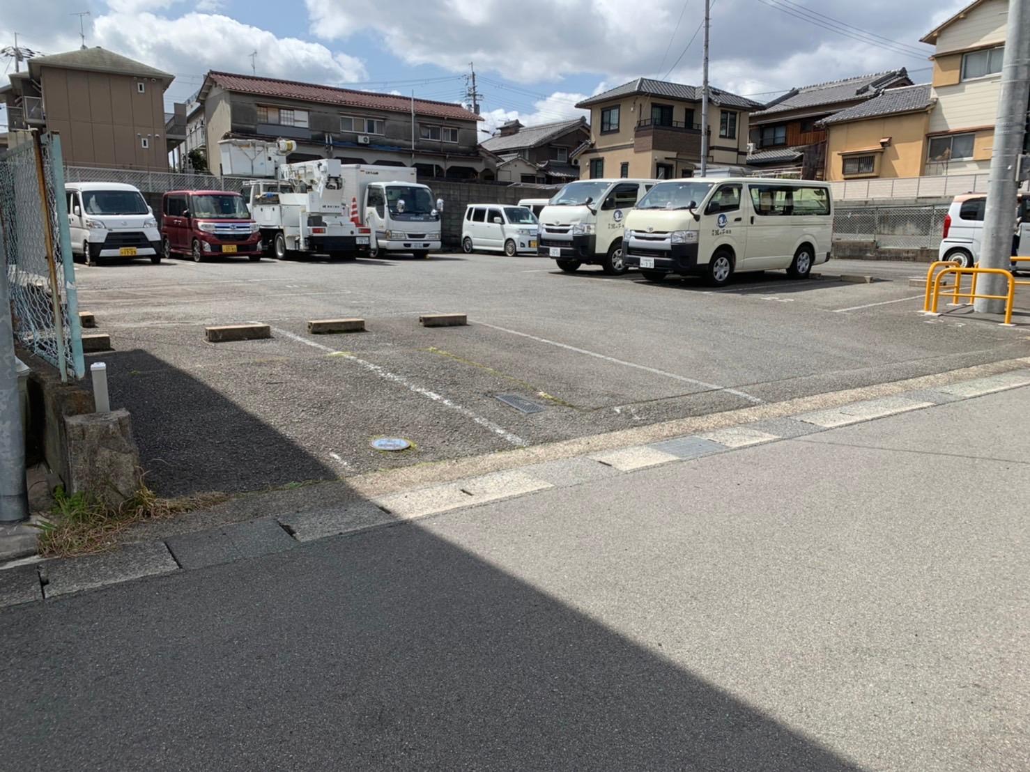 垣内ガレージの外観・駐車場イメージ1枚目