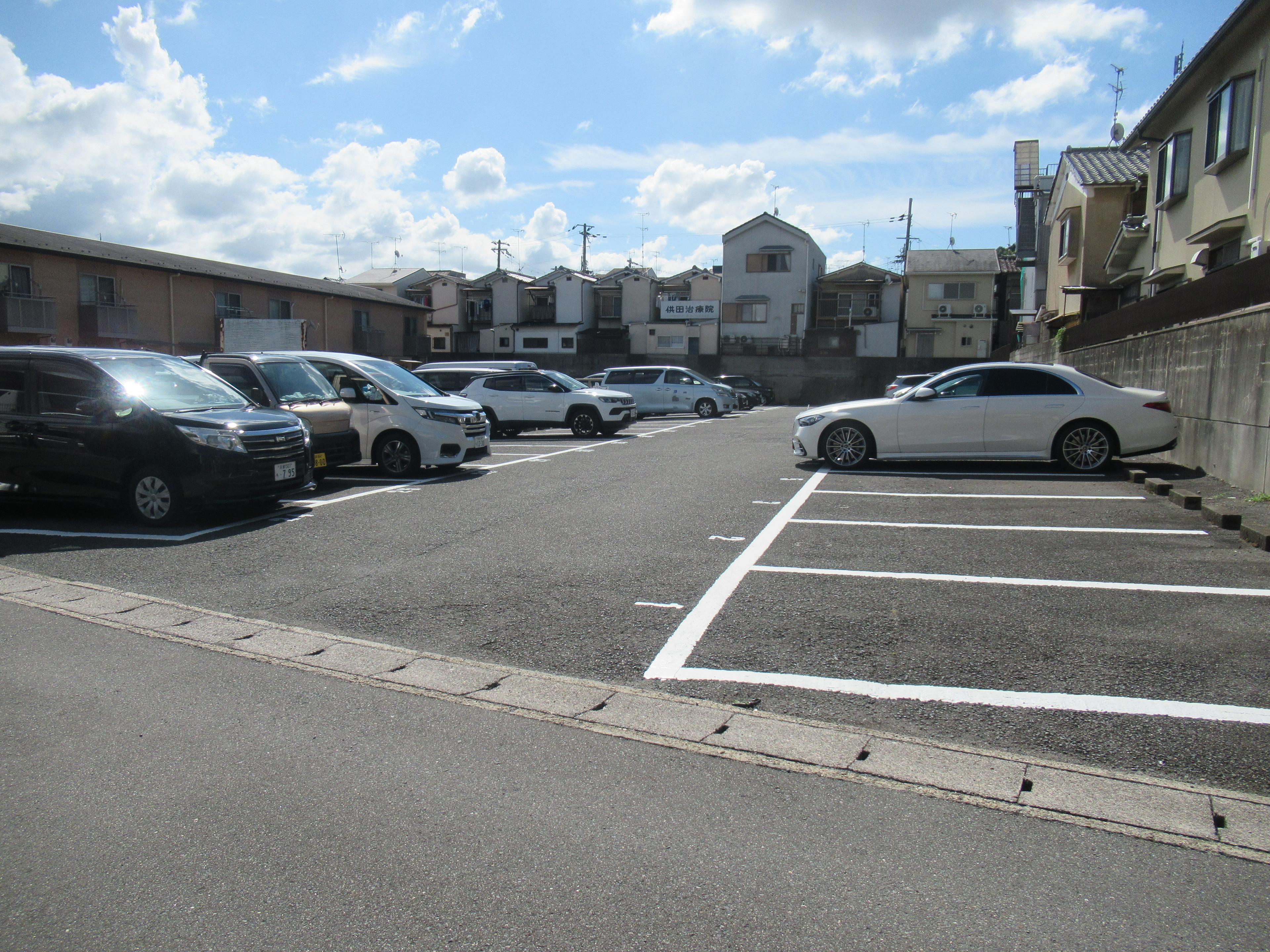 みのわガレージの外観・駐車場イメージ1枚目