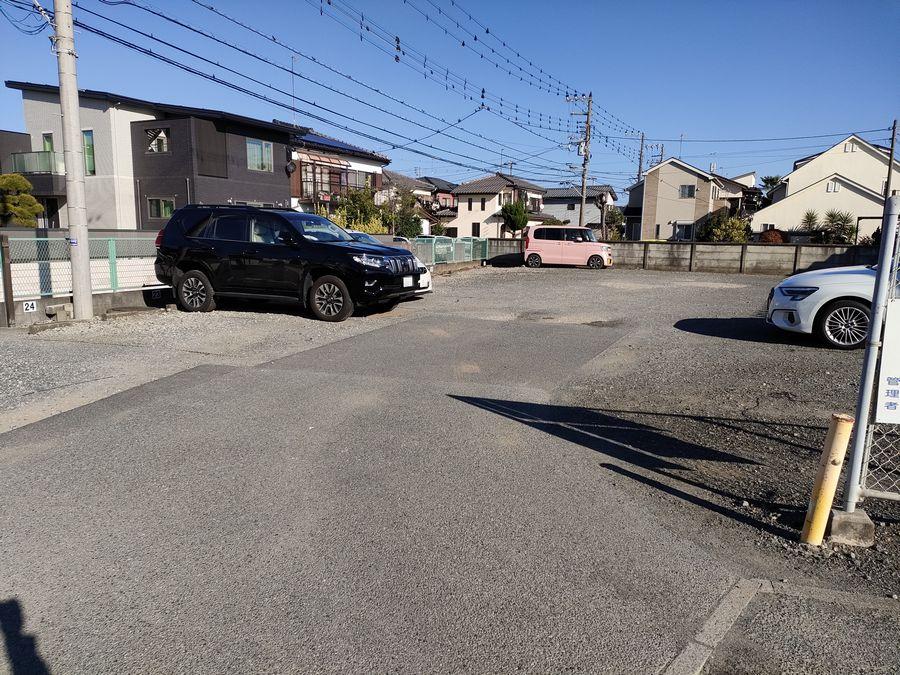 コインランドリー裏駐車場の外観・駐車場イメージ2枚目