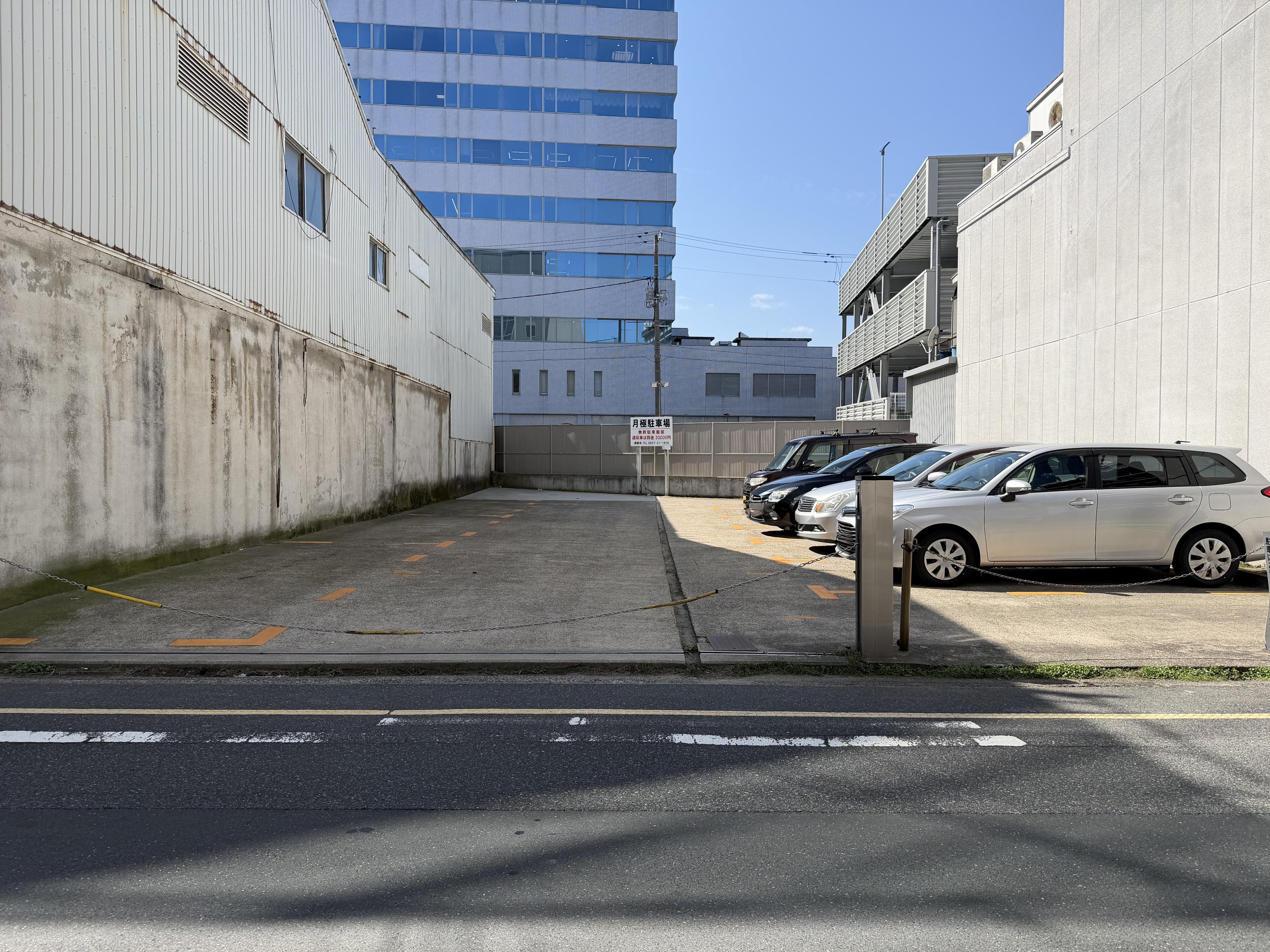 駅苑駐車場の外観・駐車場イメージ1枚目