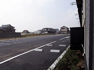 フローラ(30305)の外観・駐車場イメージ1枚目