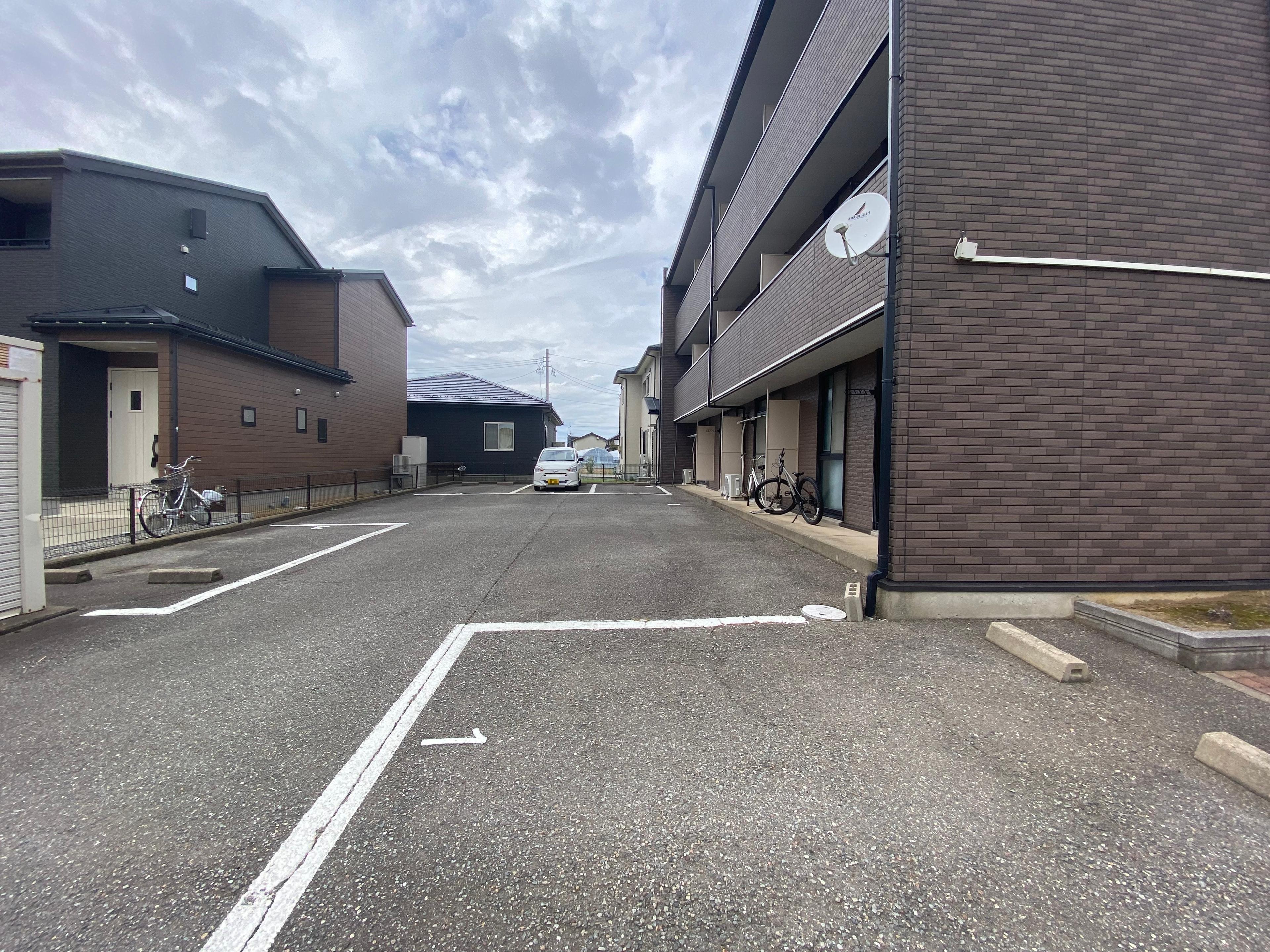 シャルマン(10676)の外観・駐車場イメージ1枚目