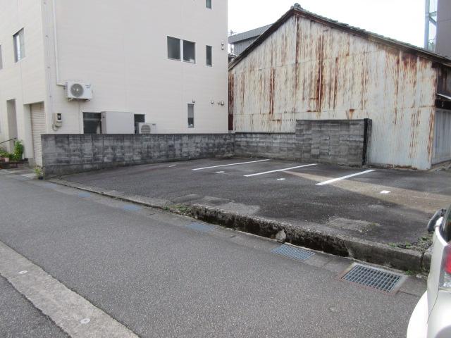 丸の内月極駐車場の外観・駐車場イメージ2枚目