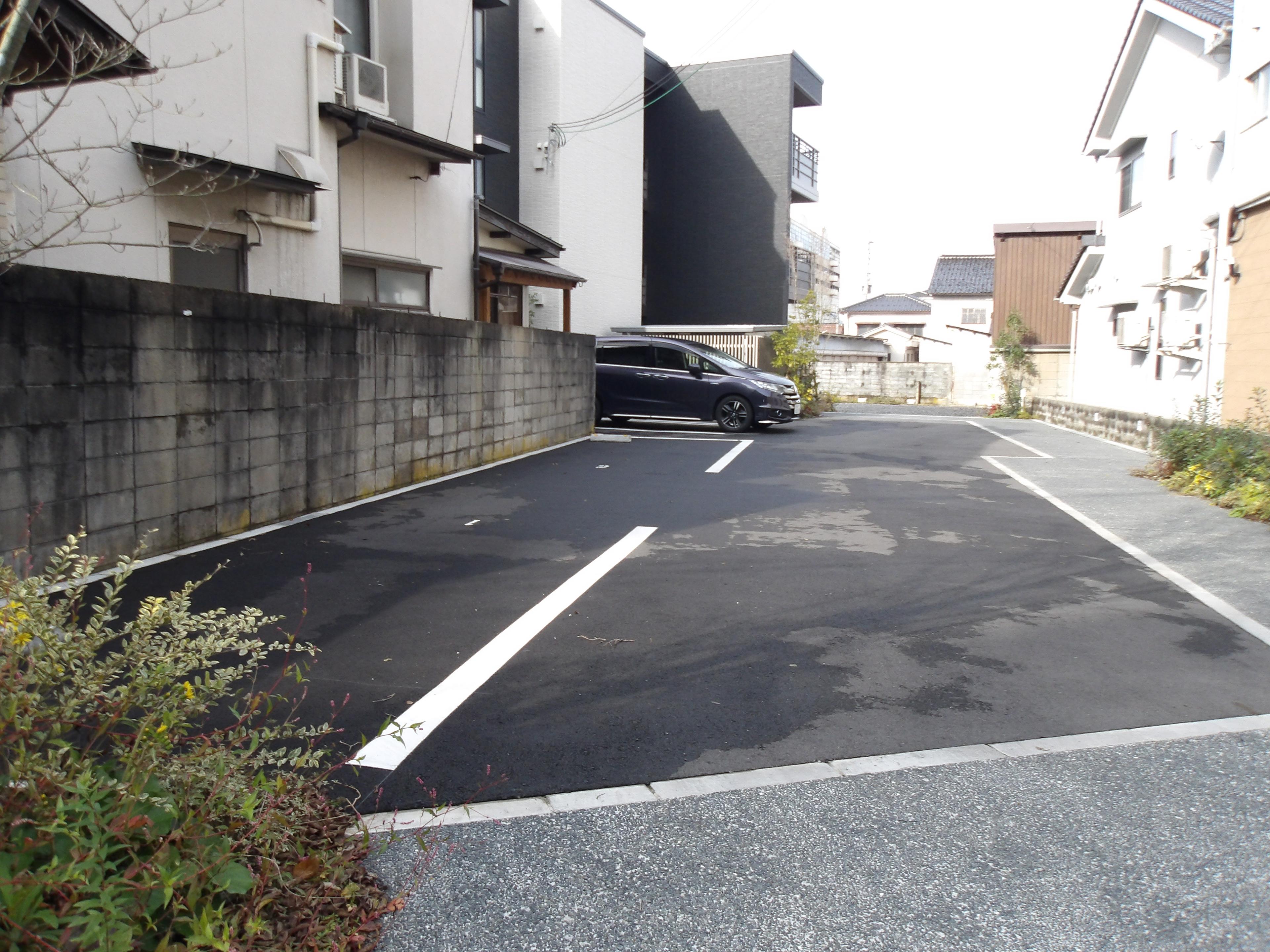 シャーメゾンピカソ　月極駐車場の外観・駐車場イメージ2枚目