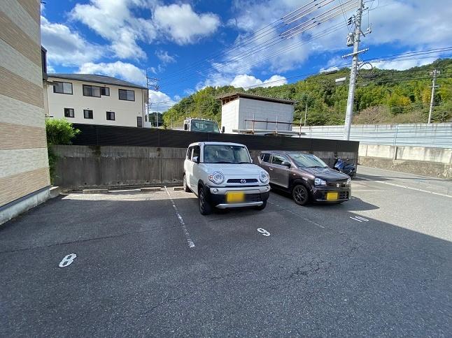 ルポ(25250)の外観・駐車場イメージ1枚目