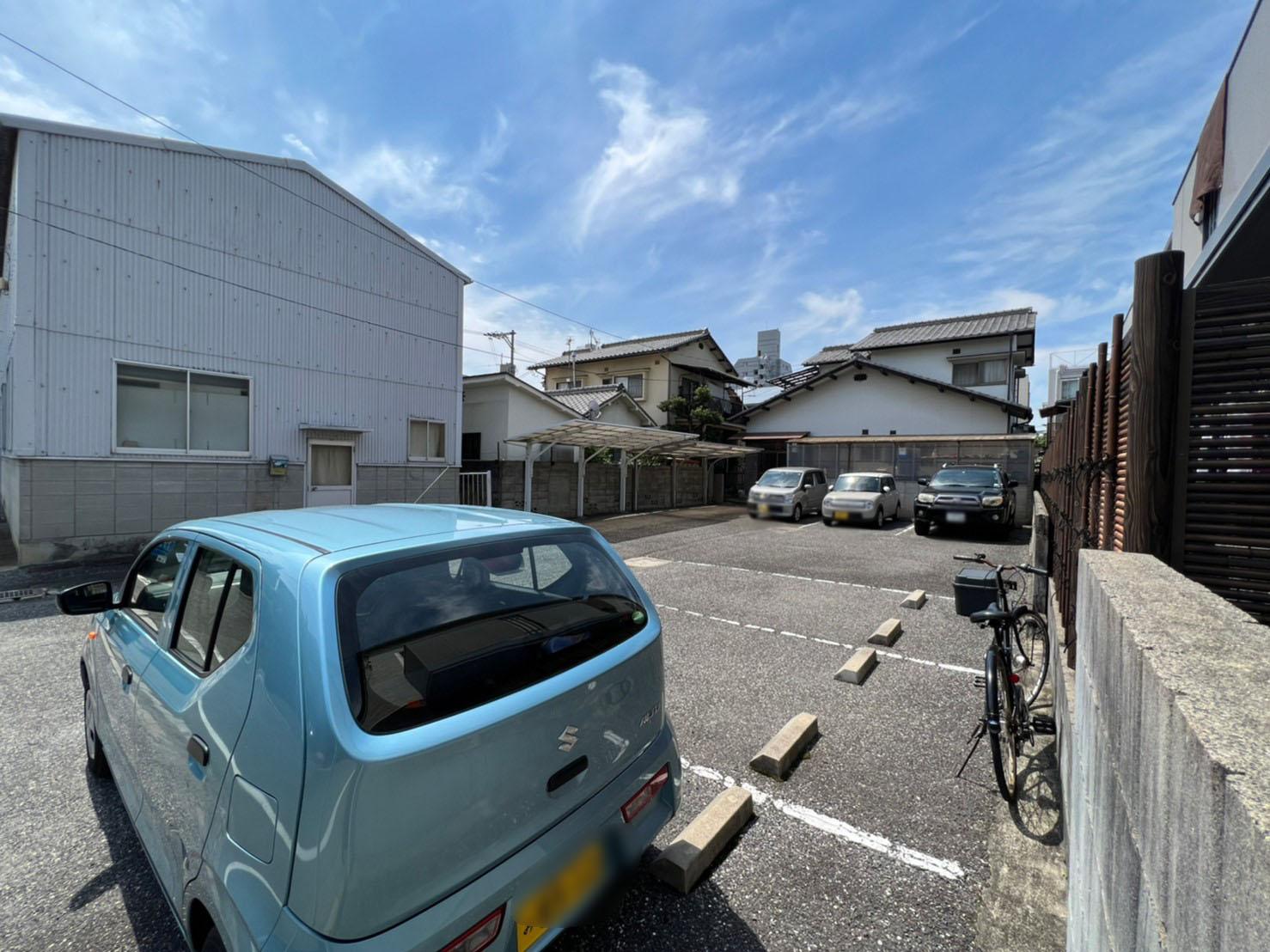 吉村大宮ガレージの外観・駐車場イメージ2枚目