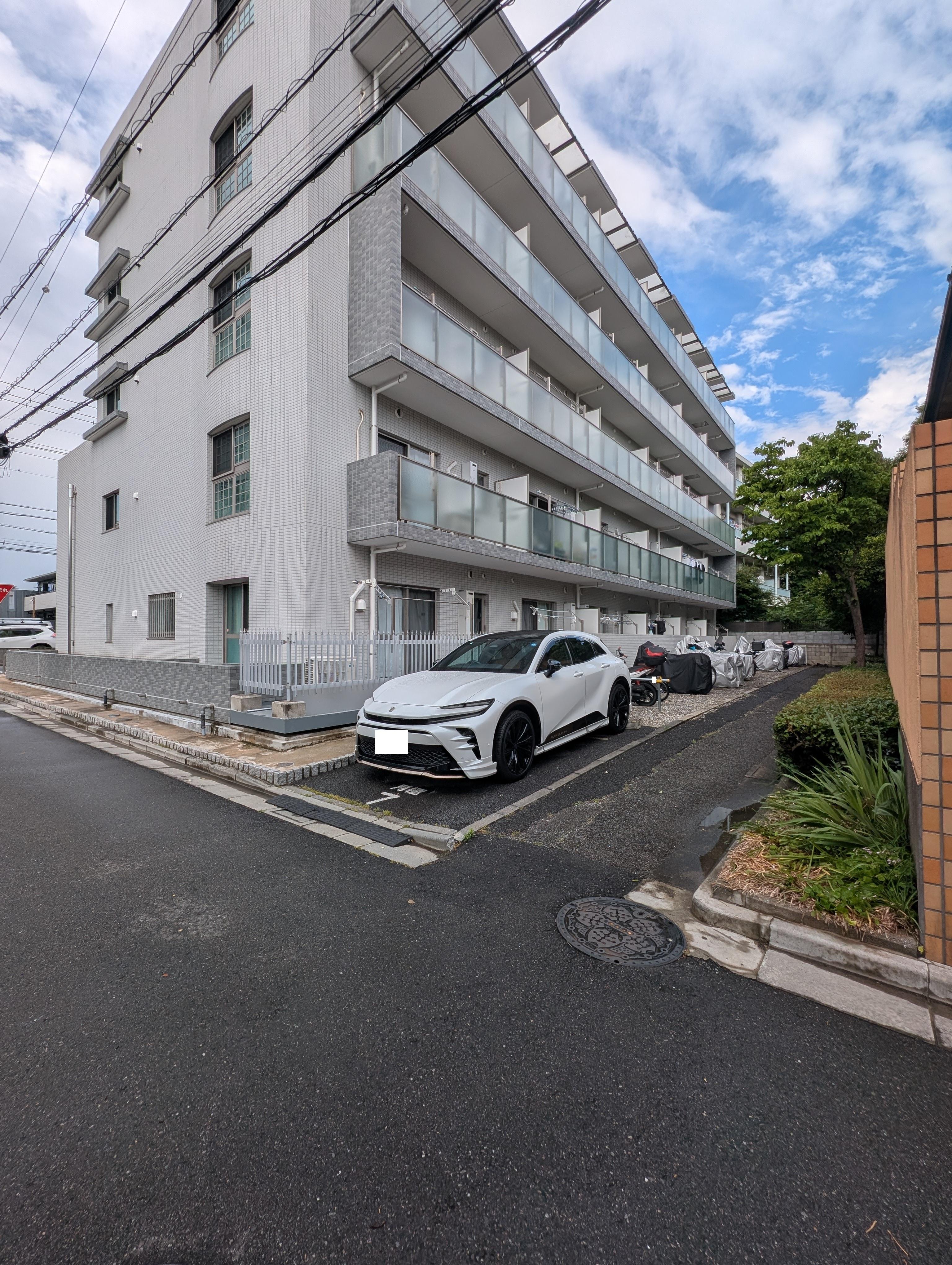 ラフィーネエスパークの外観・駐車場イメージ1枚目