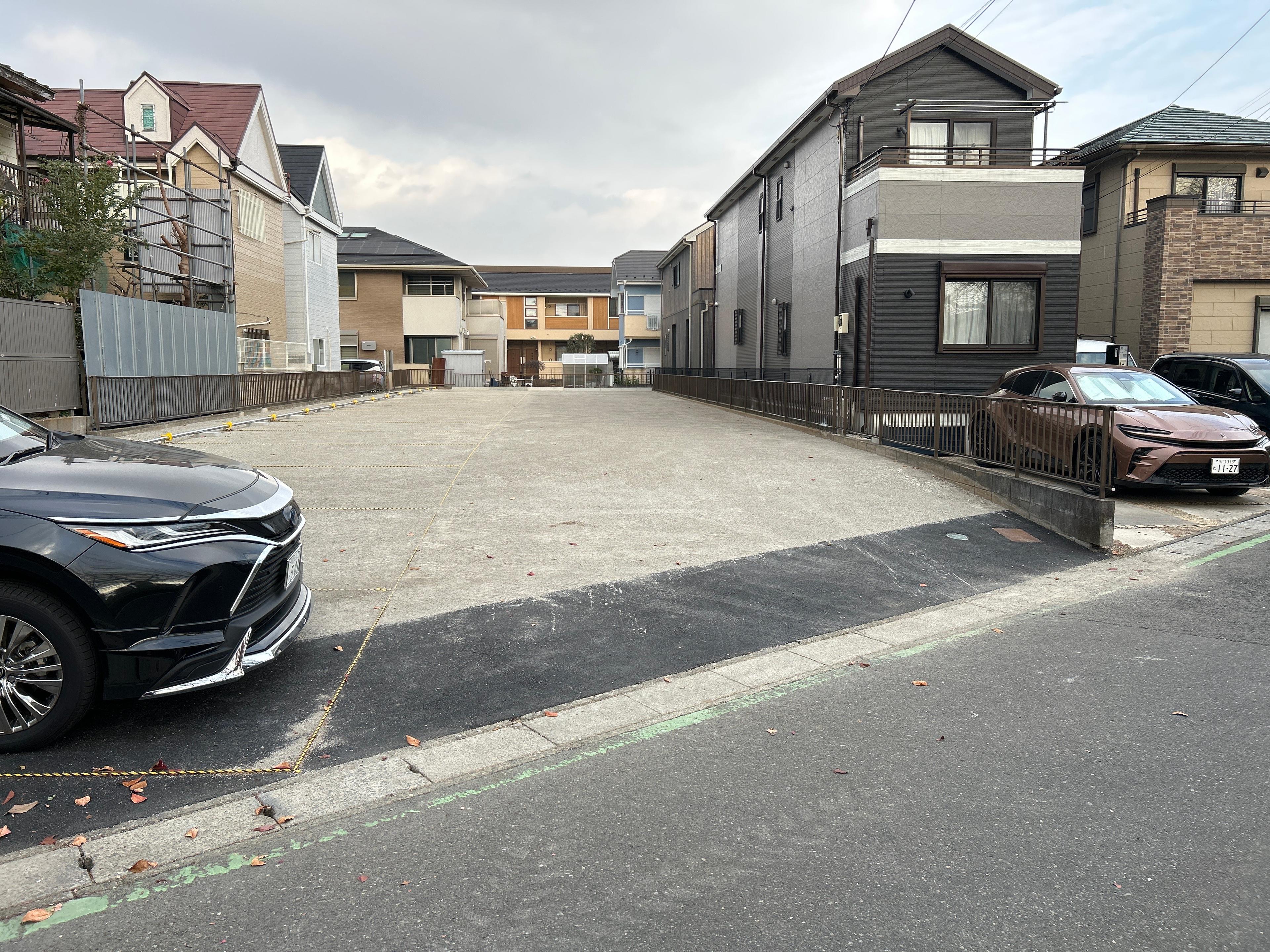 ドエルパーキングの外観・駐車場イメージ2枚目