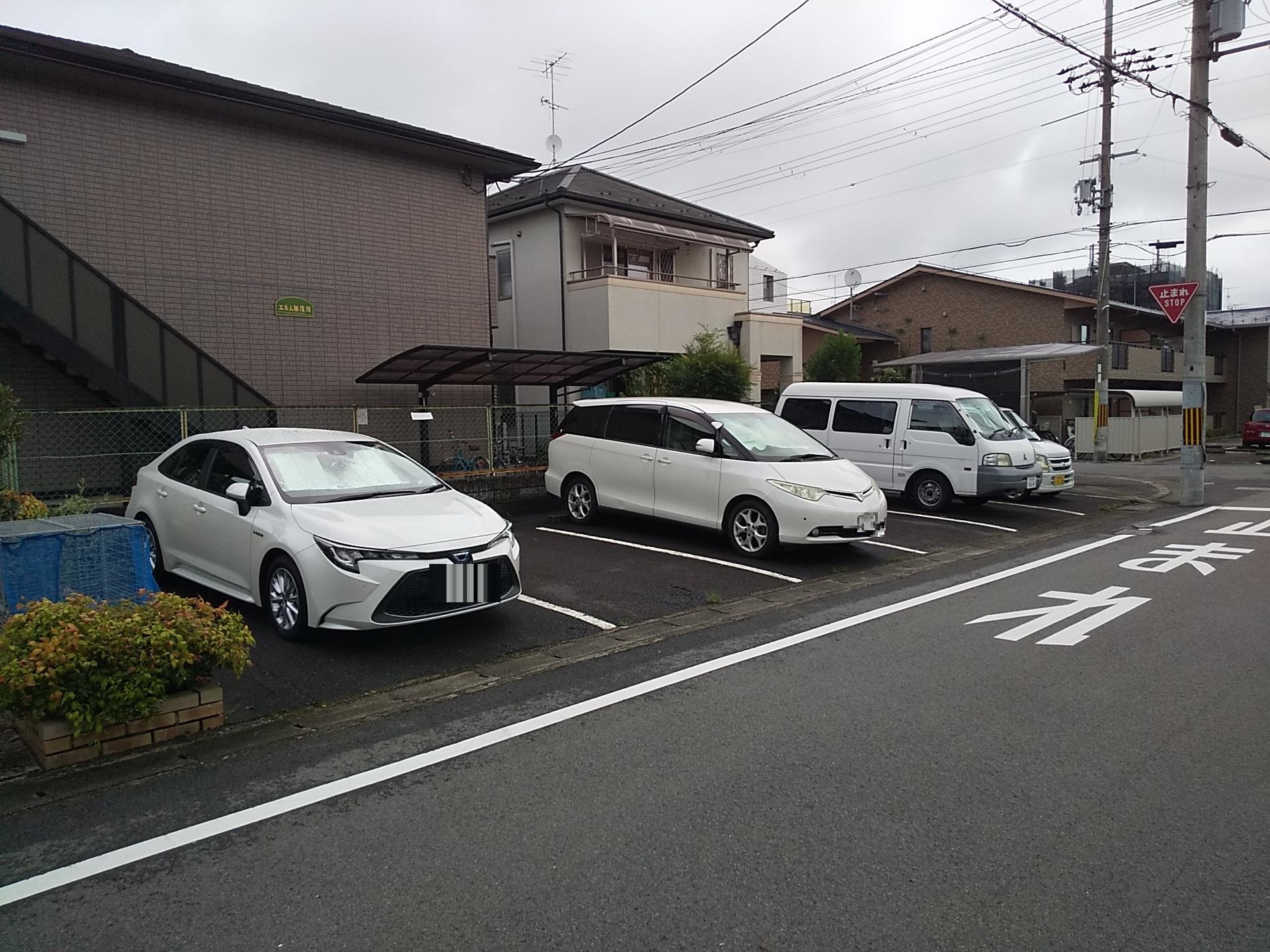 溝川ガレージの外観・駐車場イメージ2枚目