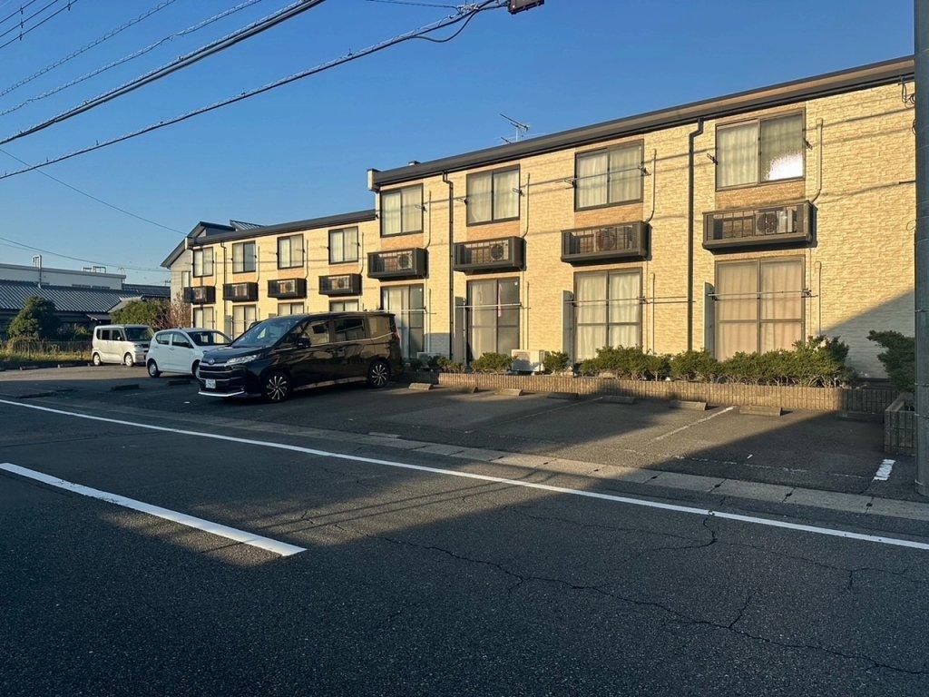 グランシャリオ(24890)の外観・駐車場イメージ1枚目