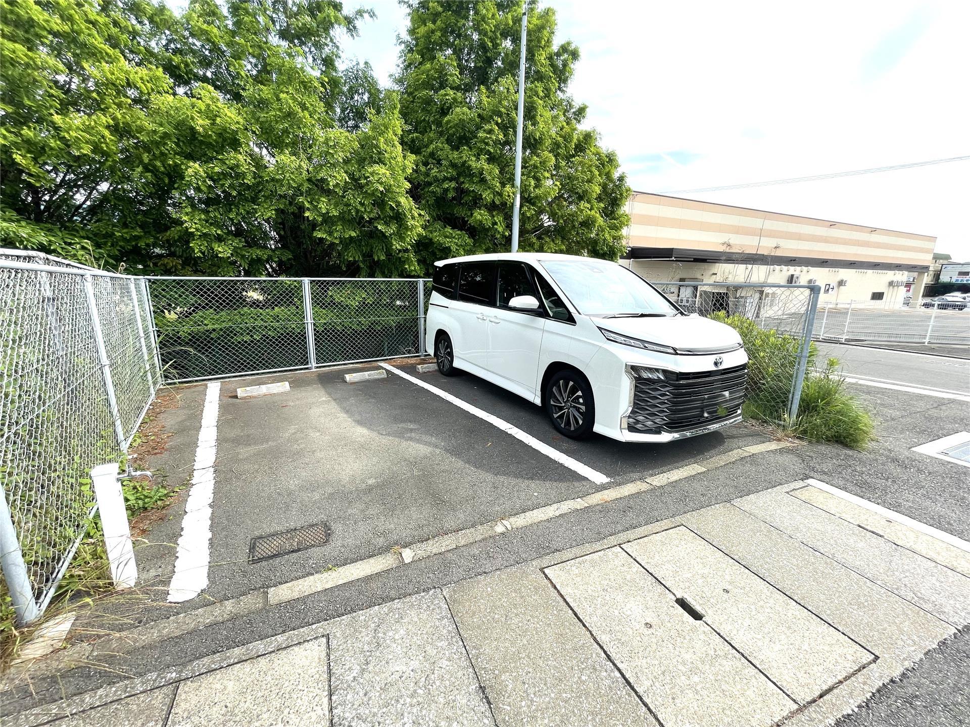 町上津役東1丁目駐車場の外観・駐車場イメージ2枚目