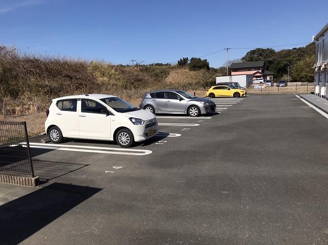 クイーンベリー(23329)の外観・駐車場イメージ1枚目