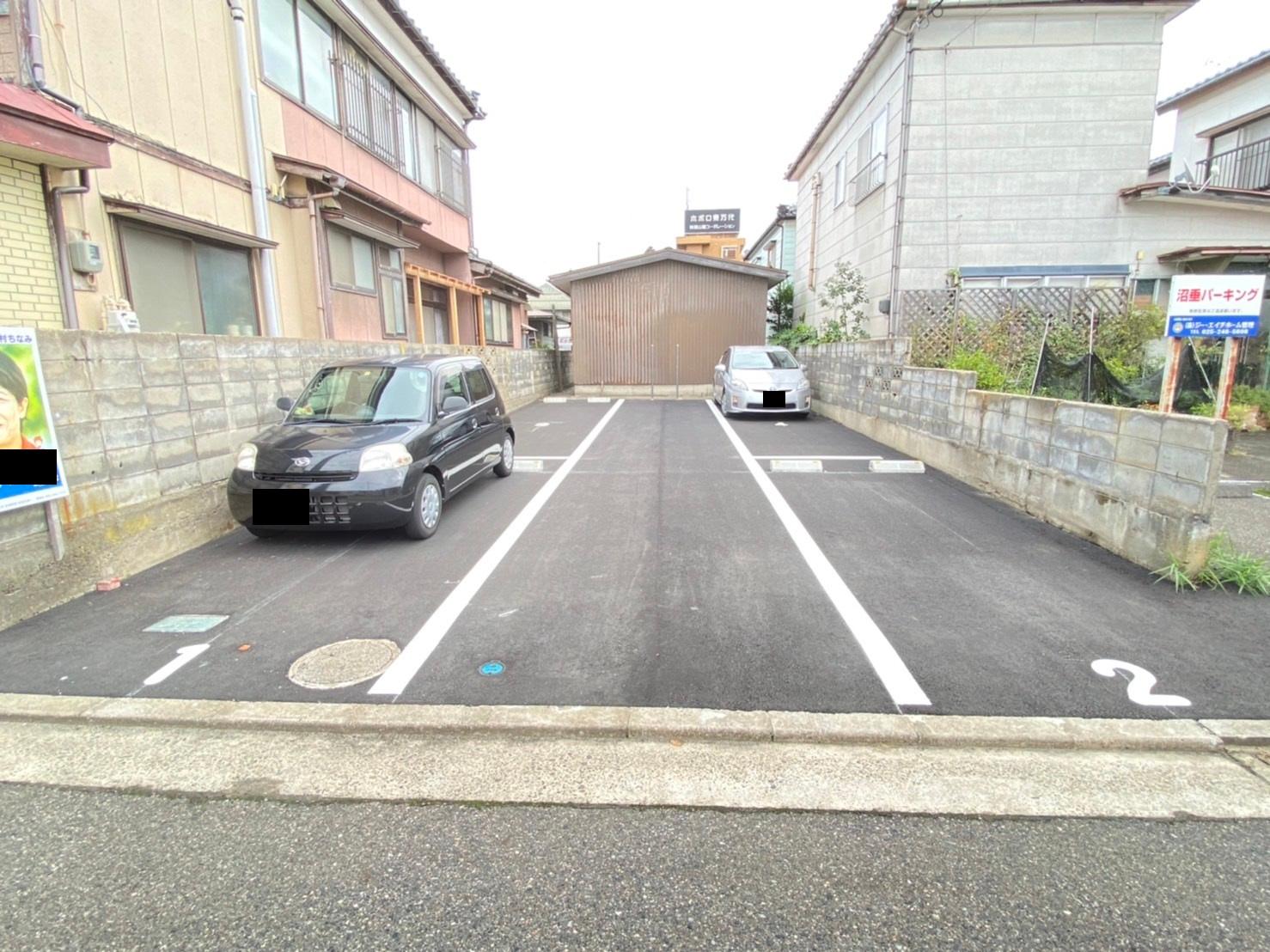 よつばガレージの外観・駐車場イメージ1枚目