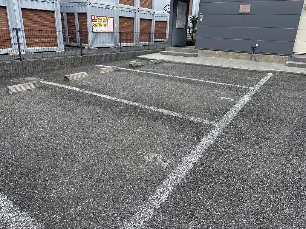 α(22321)の外観・駐車場イメージ1枚目