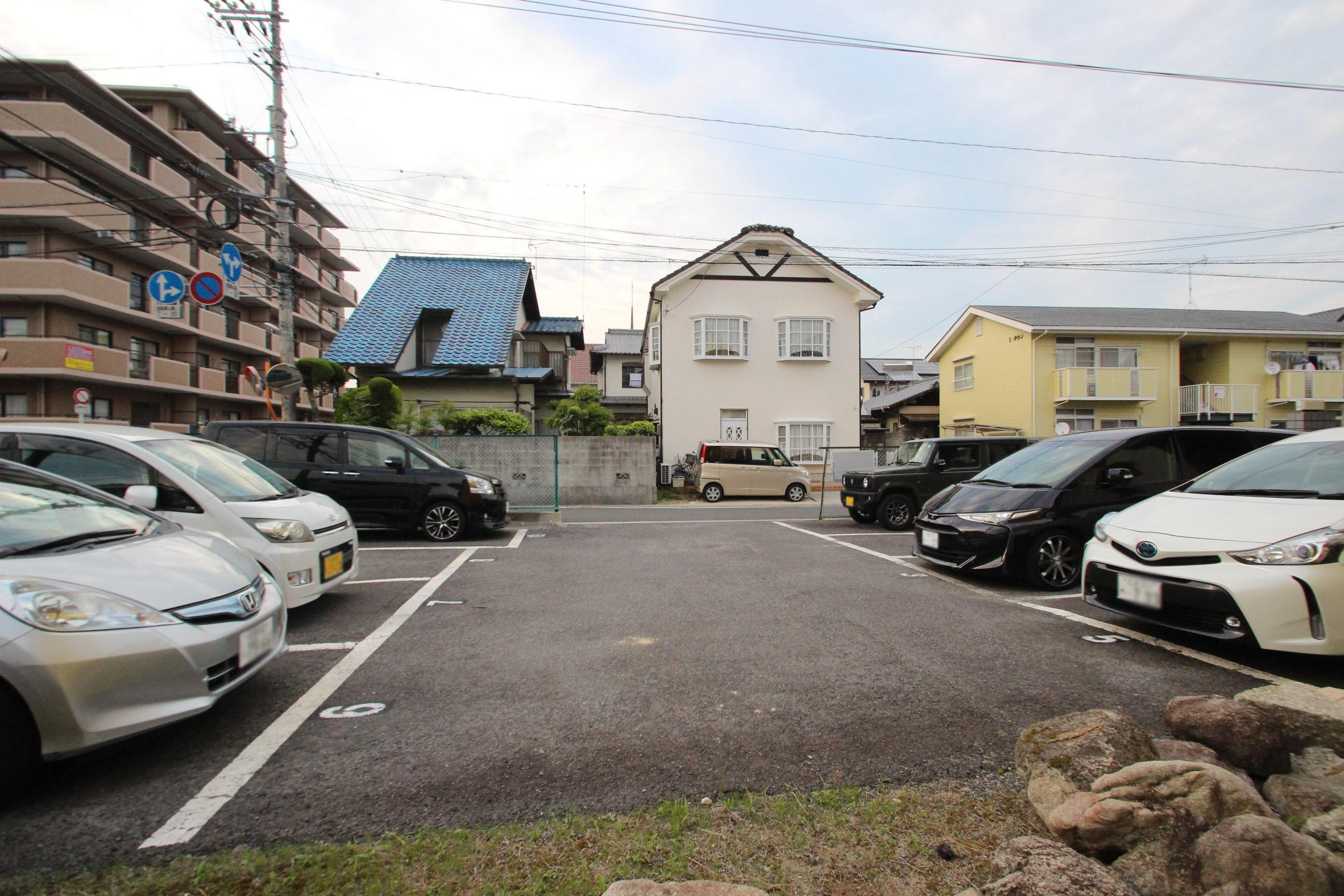 岡田駐車場の外観・駐車場イメージ2枚目