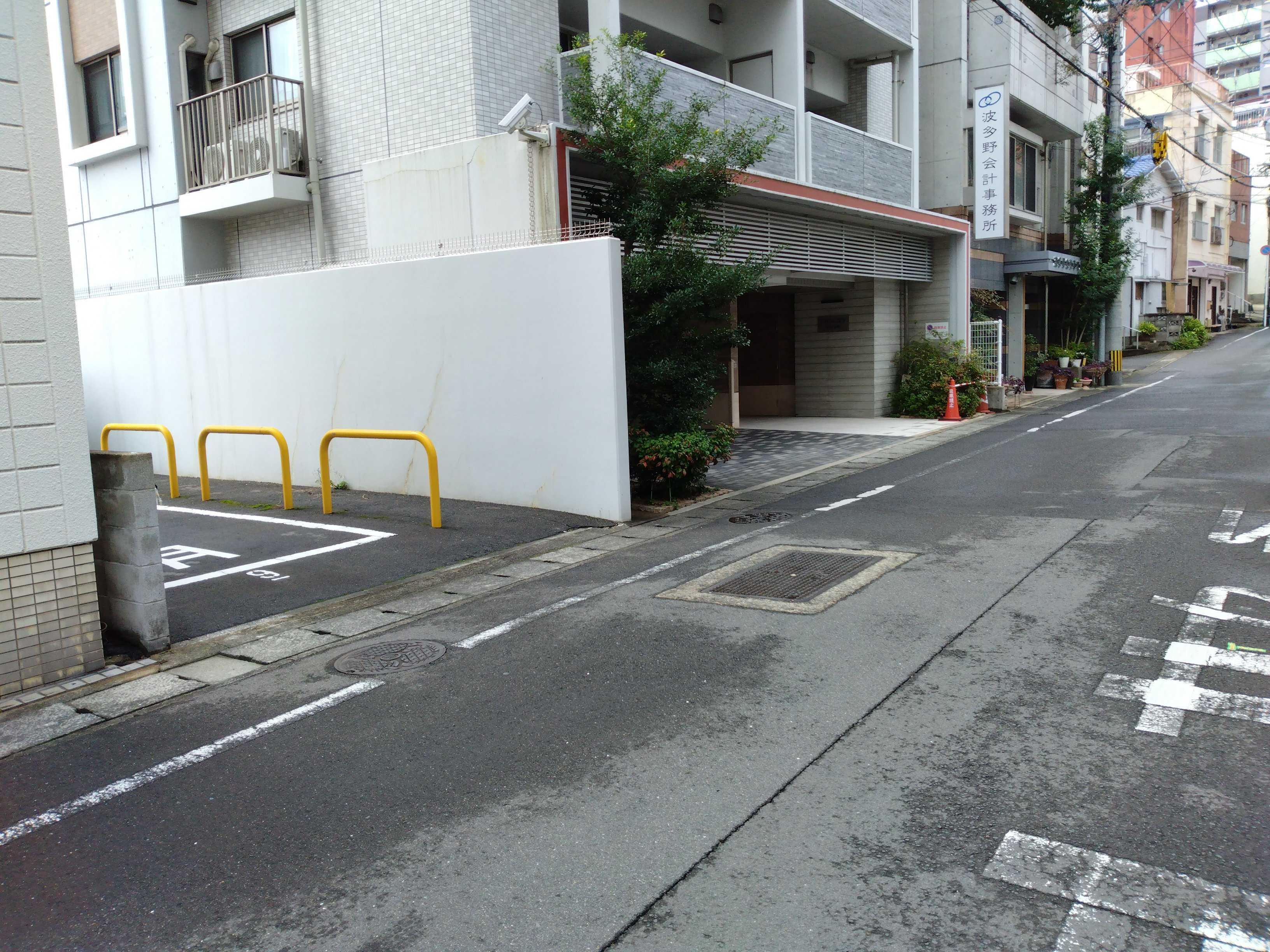 丸本ガレージの外観・駐車場イメージ3枚目