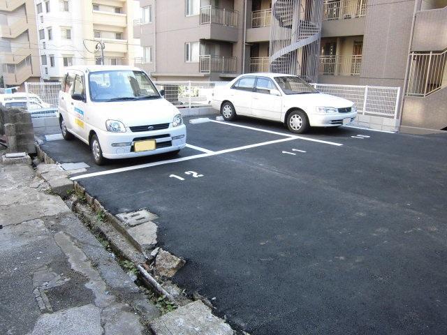 マンスリーパーク黄金町の外観・駐車場イメージ2枚目