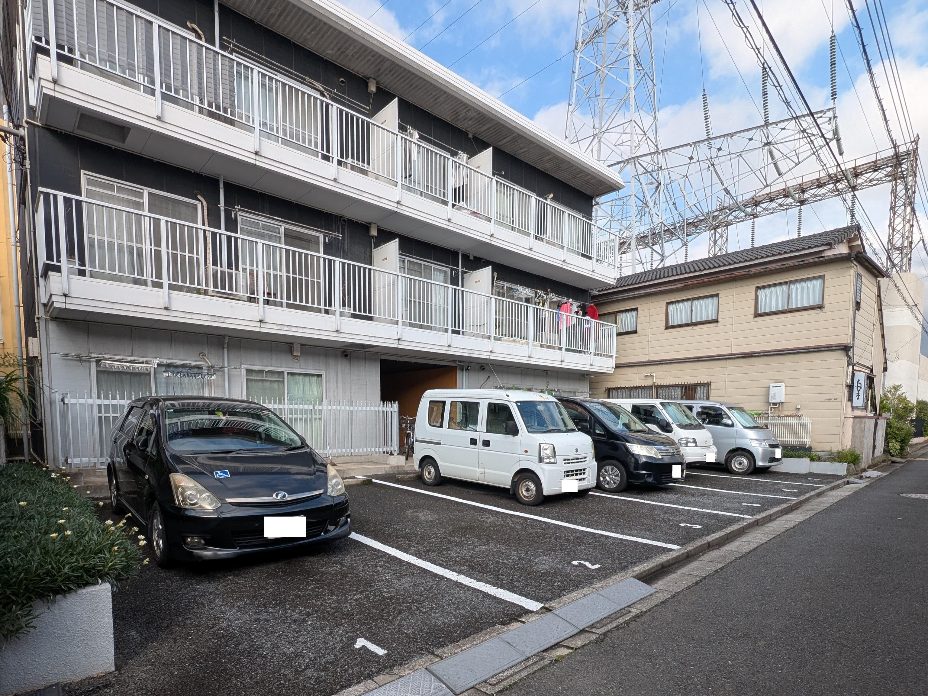 エステートピアパークの外観・駐車場イメージ1枚目