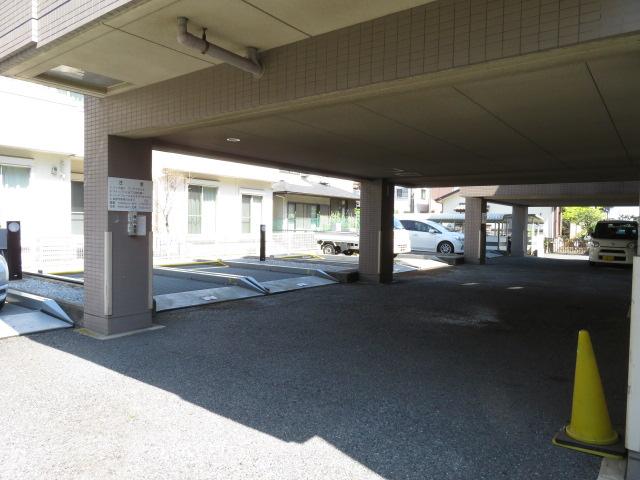 ラレーブ東川口の外観・駐車場イメージ1枚目