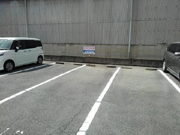 坂井ガレージの外観・駐車場イメージ2枚目