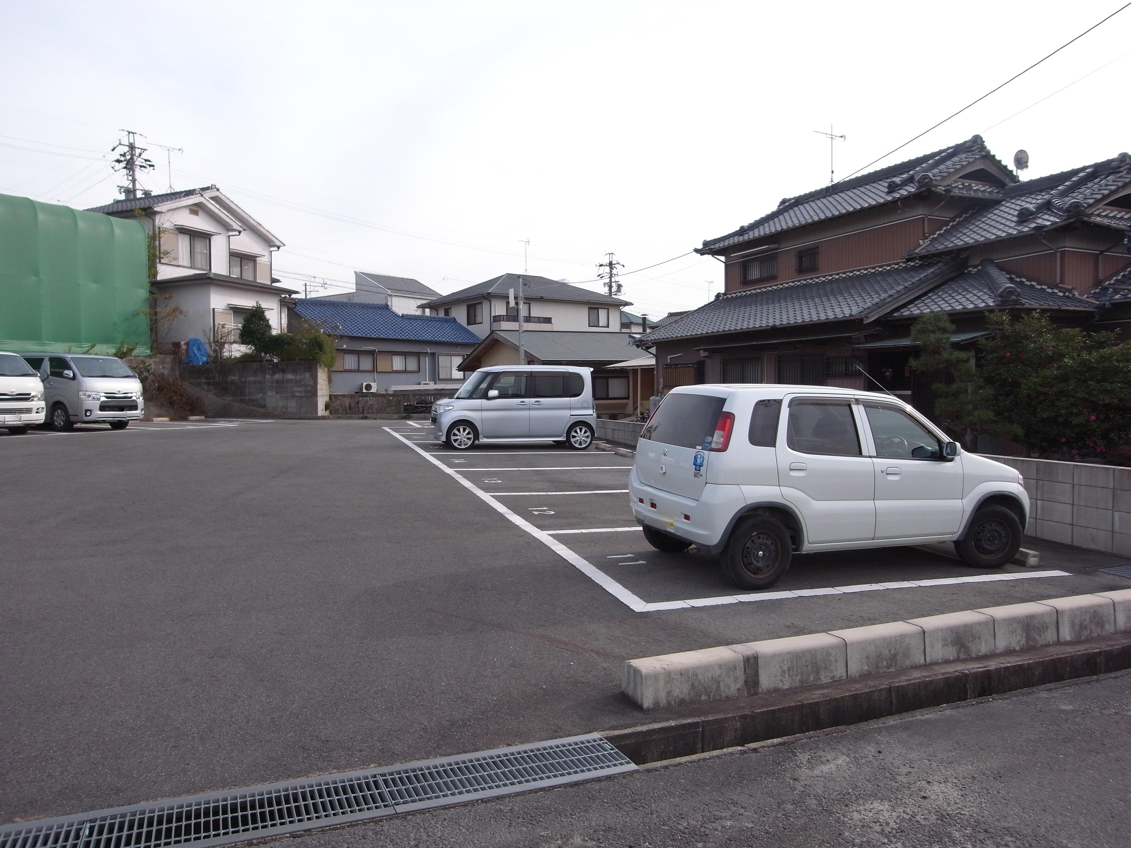 320127の外観・駐車場イメージ2枚目