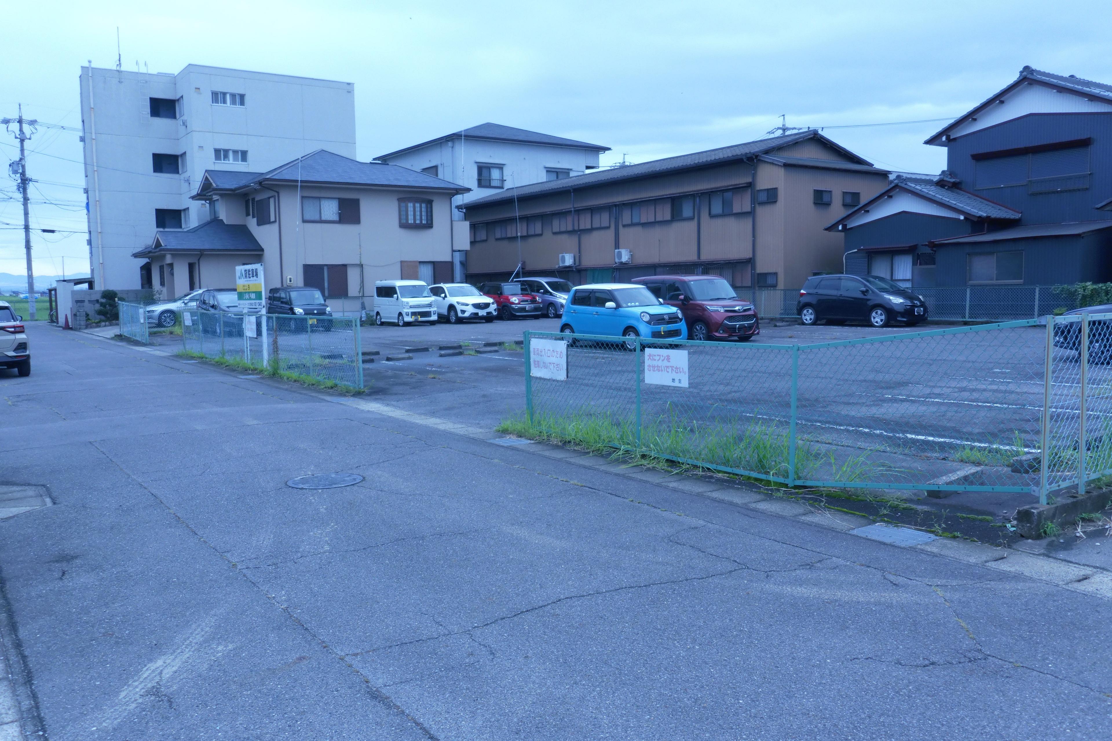 320009の外観・駐車場イメージ1枚目