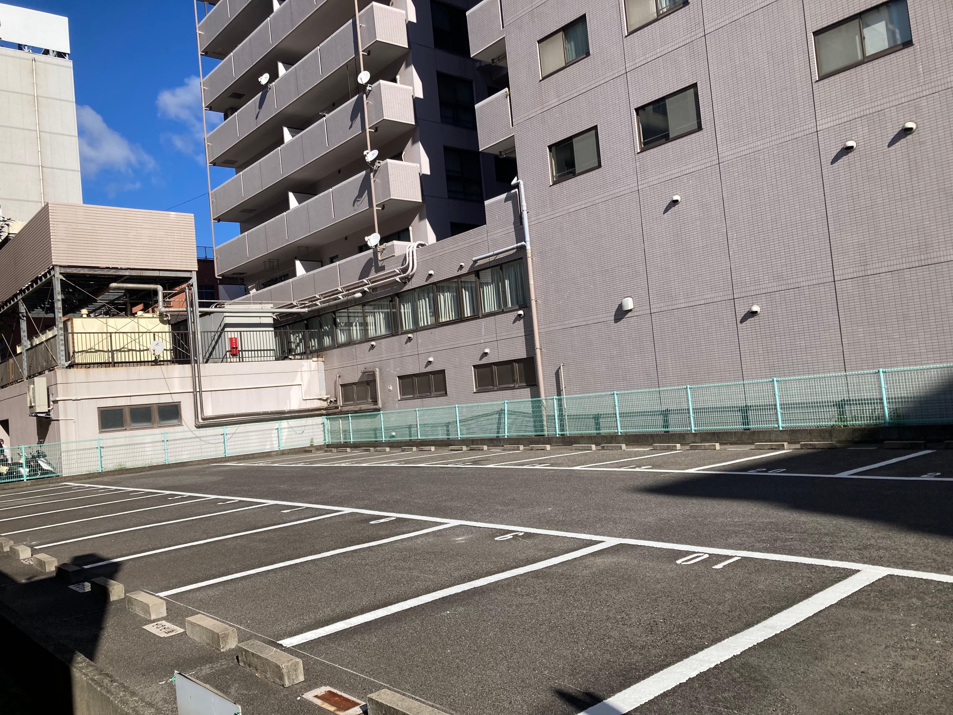 髙橋ガレージ　中央1丁目の外観・駐車場イメージ1枚目