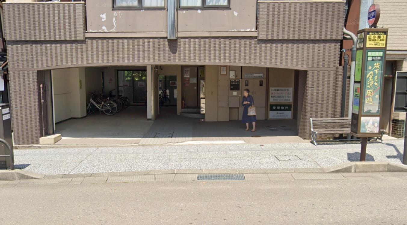 グリーンポート広小路　屋根付駐車場の外観・駐車場イメージ1枚目