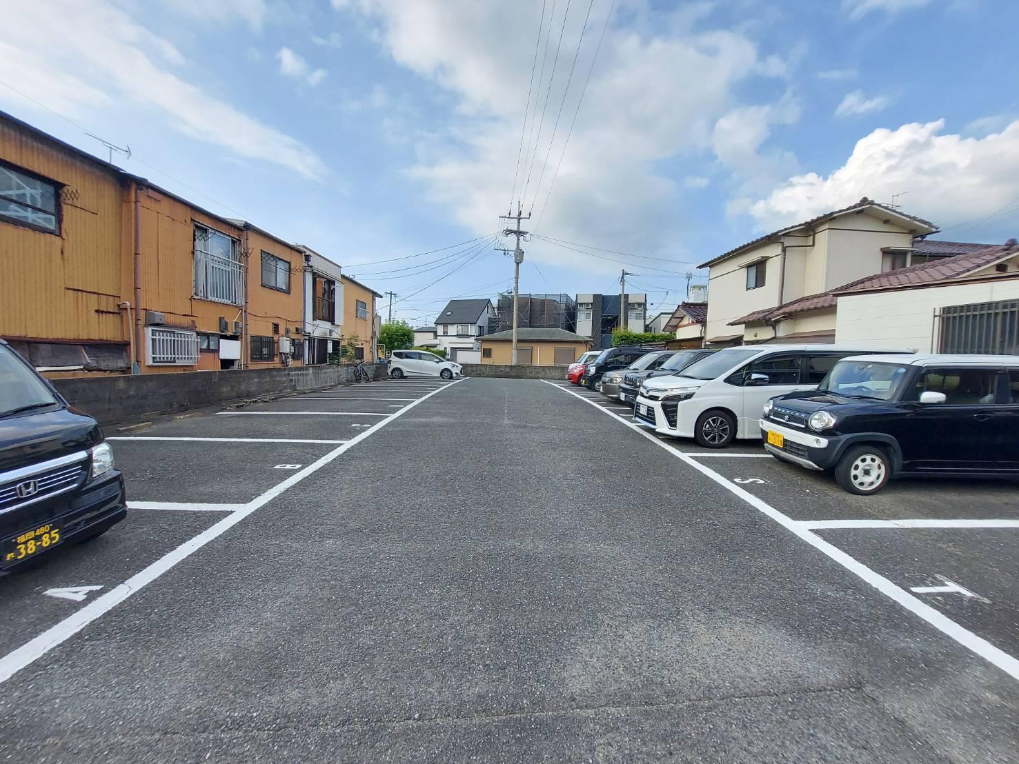 第一花田月極駐車場の外観・駐車場イメージ2枚目