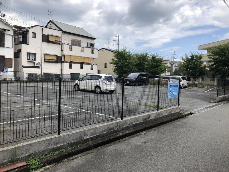 刀根山第1モータープールの外観・駐車場イメージ1枚目
