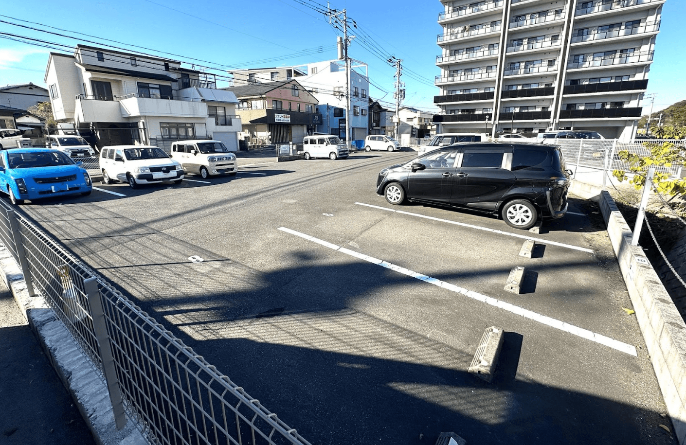 山本駐車場の外観・駐車場イメージ2枚目