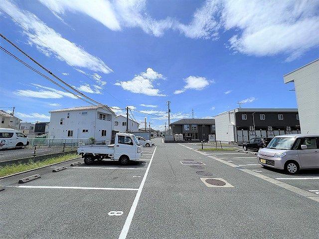 ＷｅｓｔＣｏｕｒｔⅡ(22755)の外観・駐車場イメージ1枚目