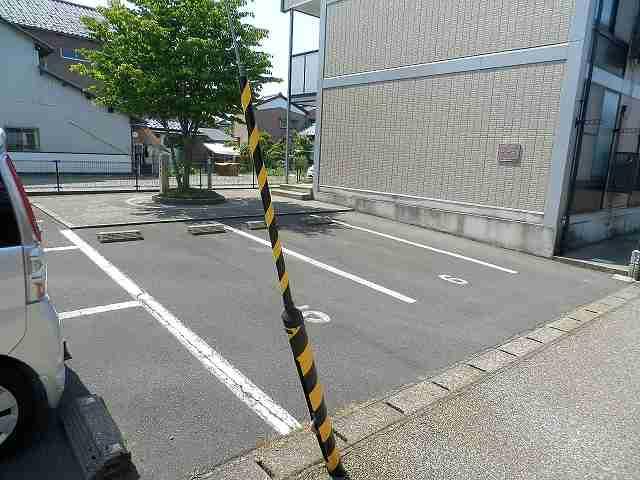 ジュネス(14367)の外観・駐車場イメージ1枚目