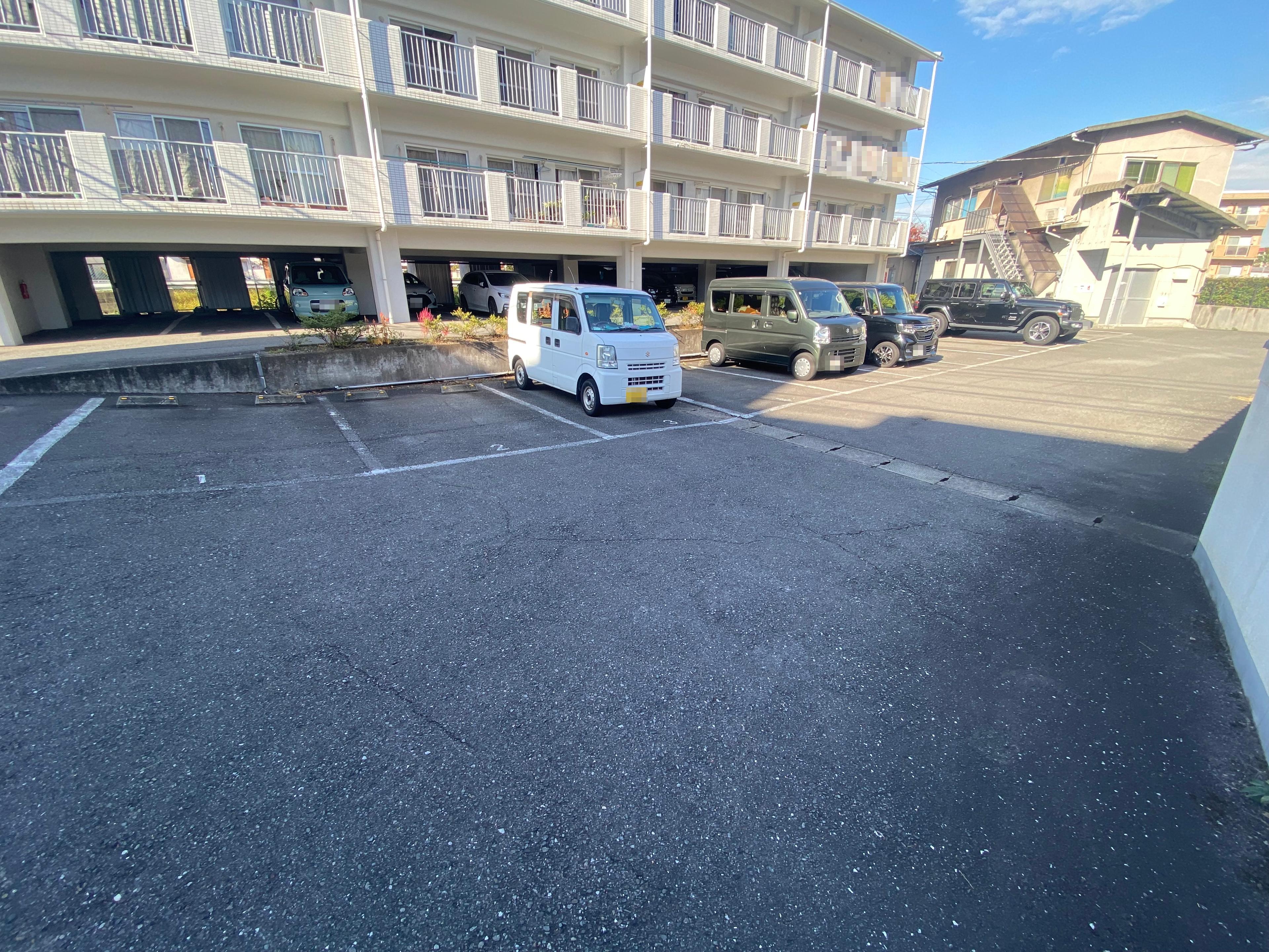 サンコーポ高見月極駐車場の外観・駐車場イメージ3枚目