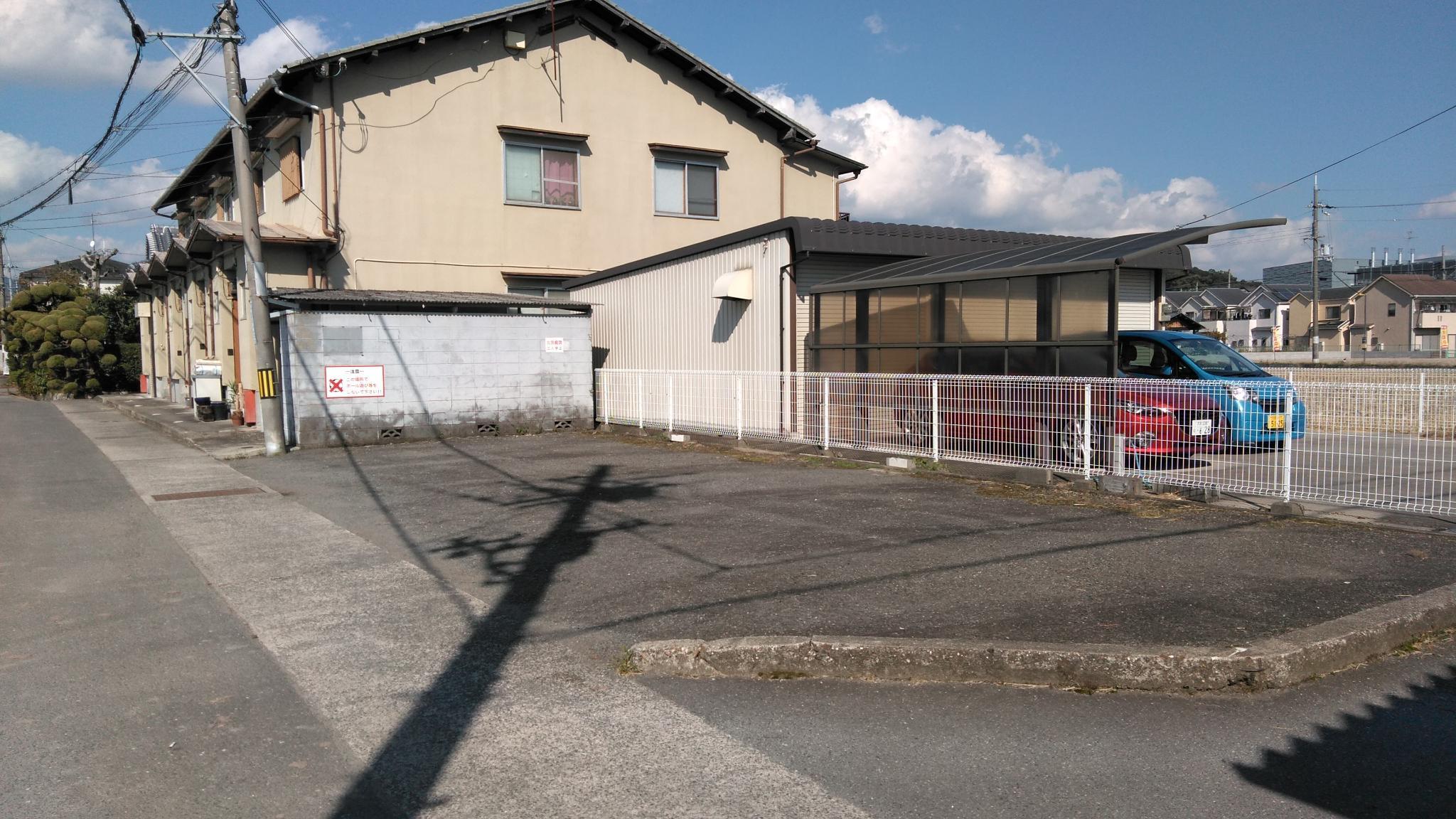 寺川第２ガレージの外観・駐車場イメージ3枚目