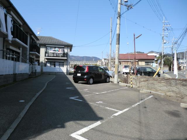 パティオ山科の外観・駐車場イメージ1枚目