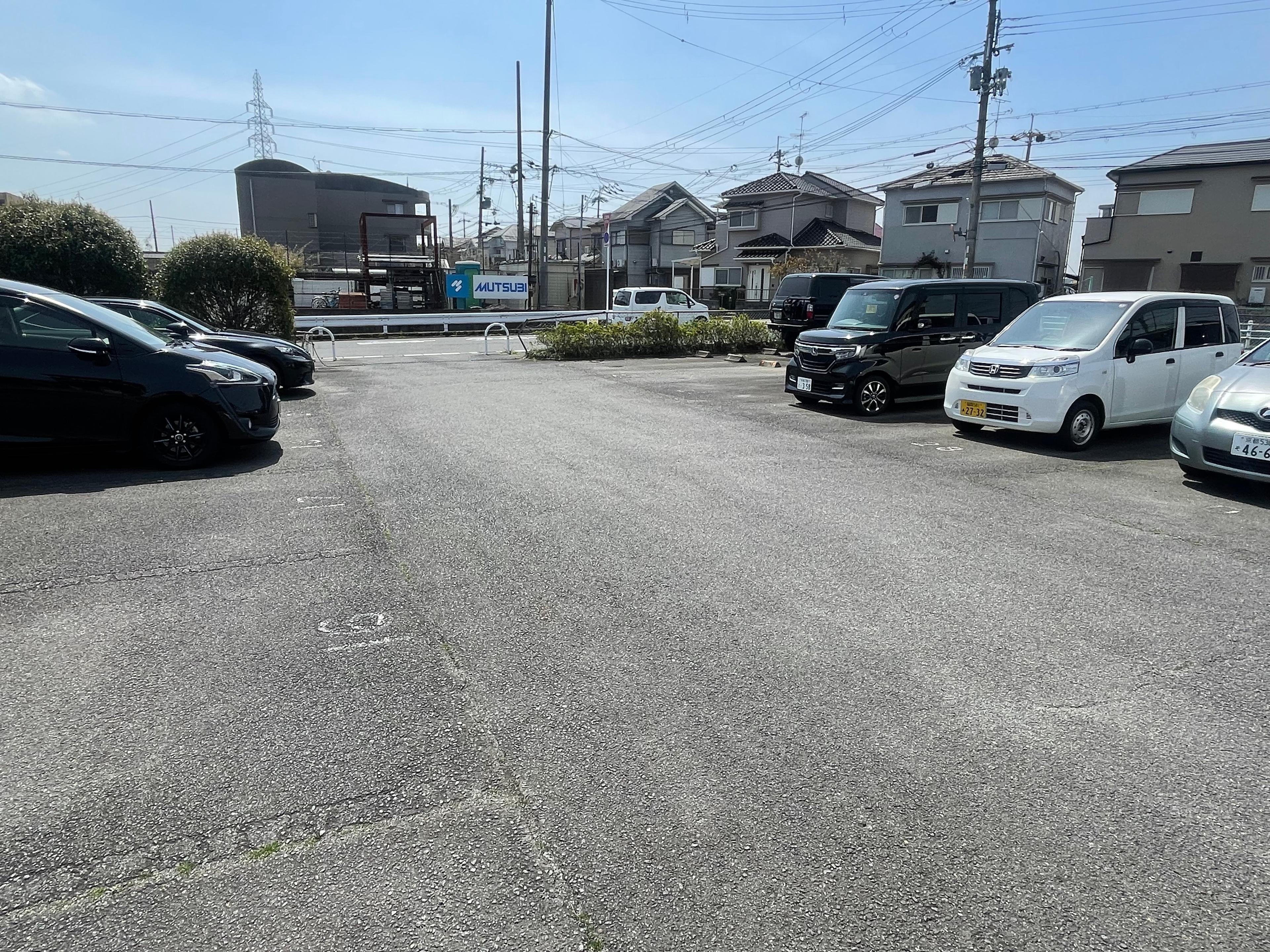 植村ガレージの外観・駐車場イメージ3枚目