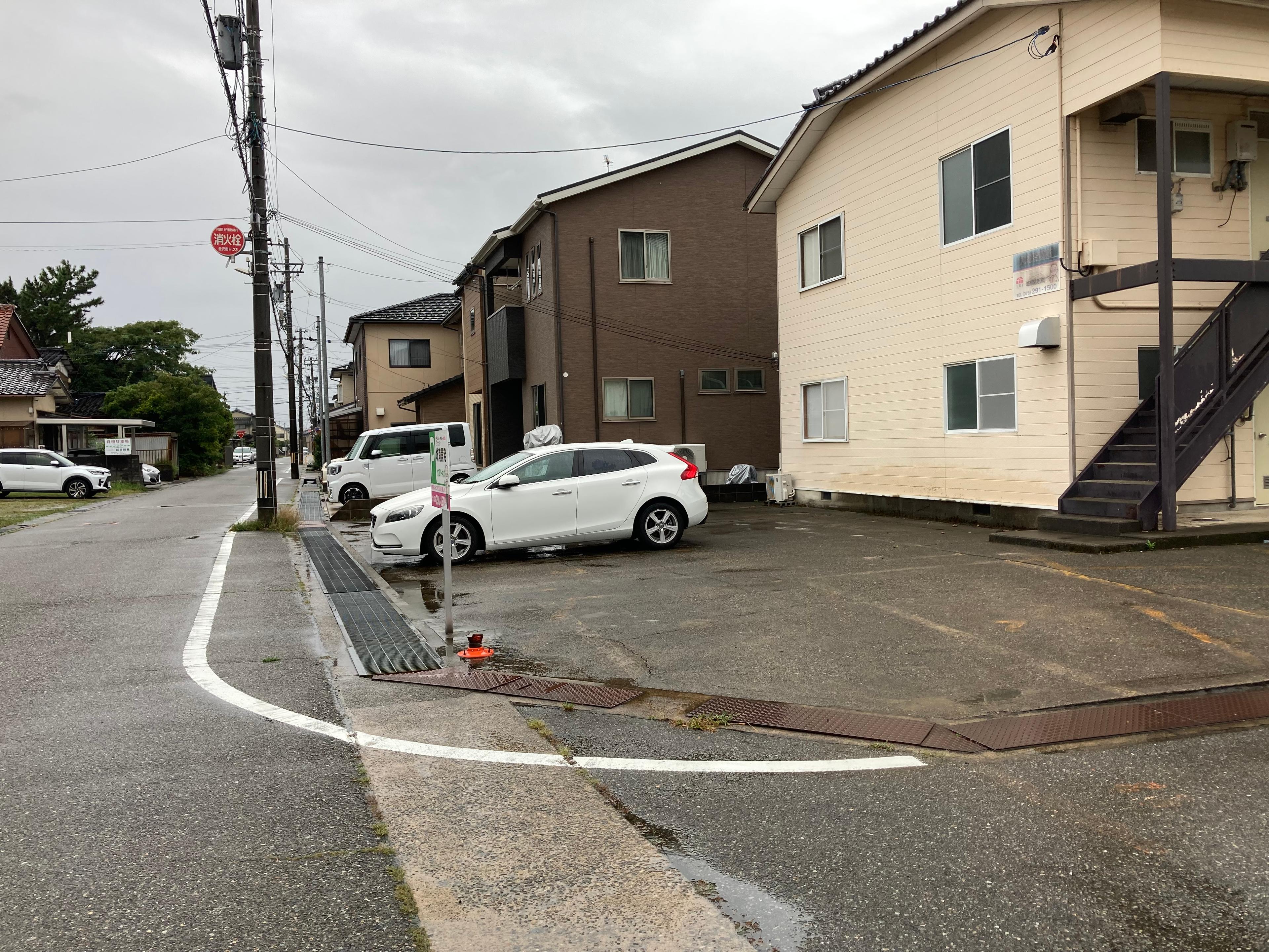 ハウス87月極駐車場の外観・駐車場イメージ2枚目