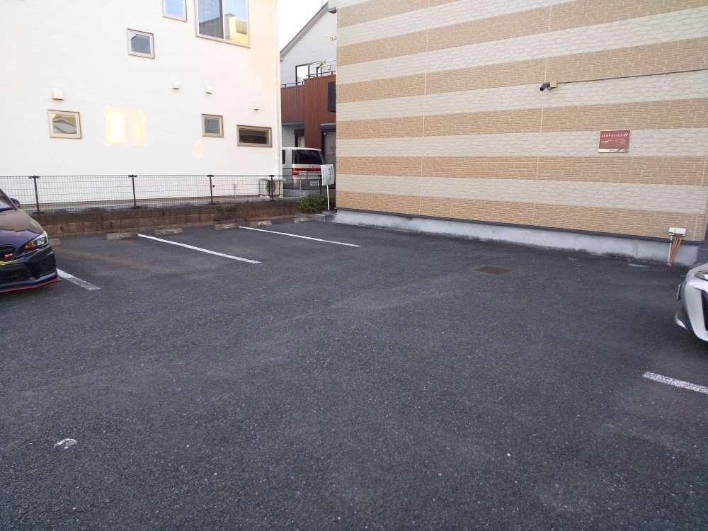 ローレル(25340)の外観・駐車場イメージ1枚目