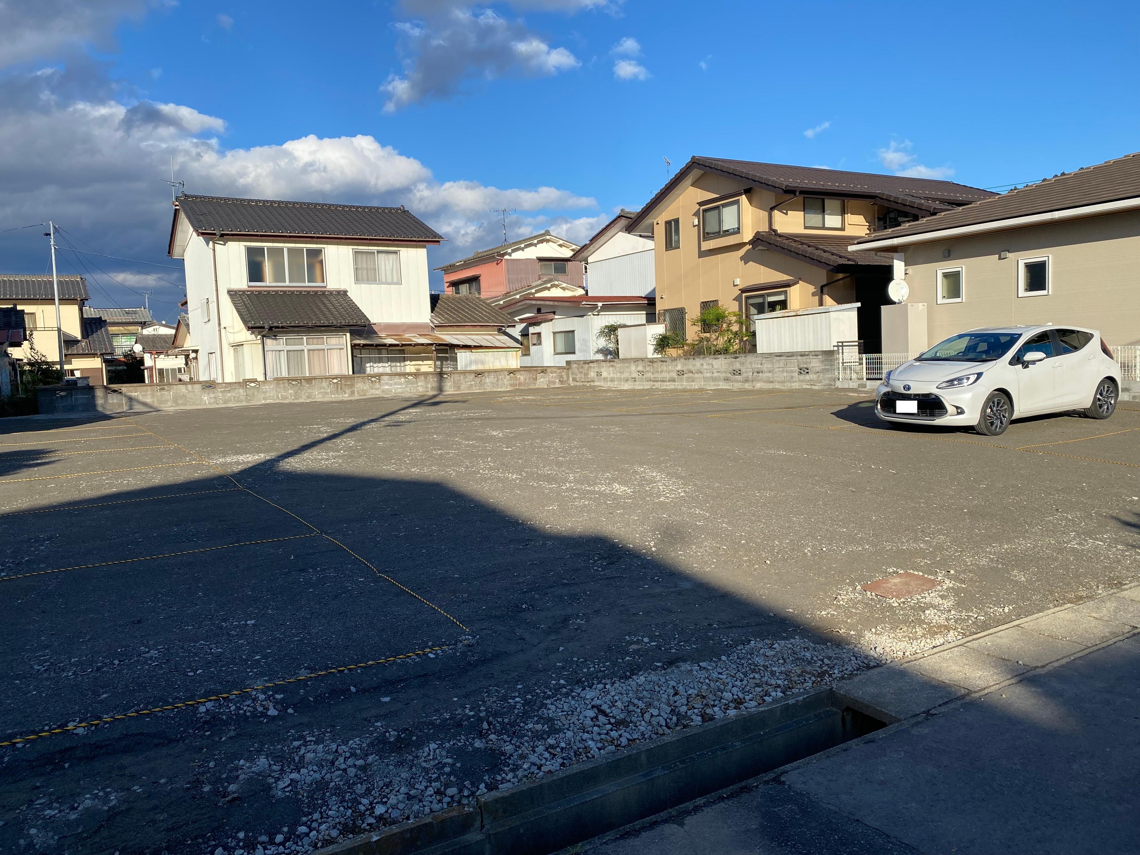 内郷御厩町一丁目月極駐車場の外観・駐車場イメージ1枚目
