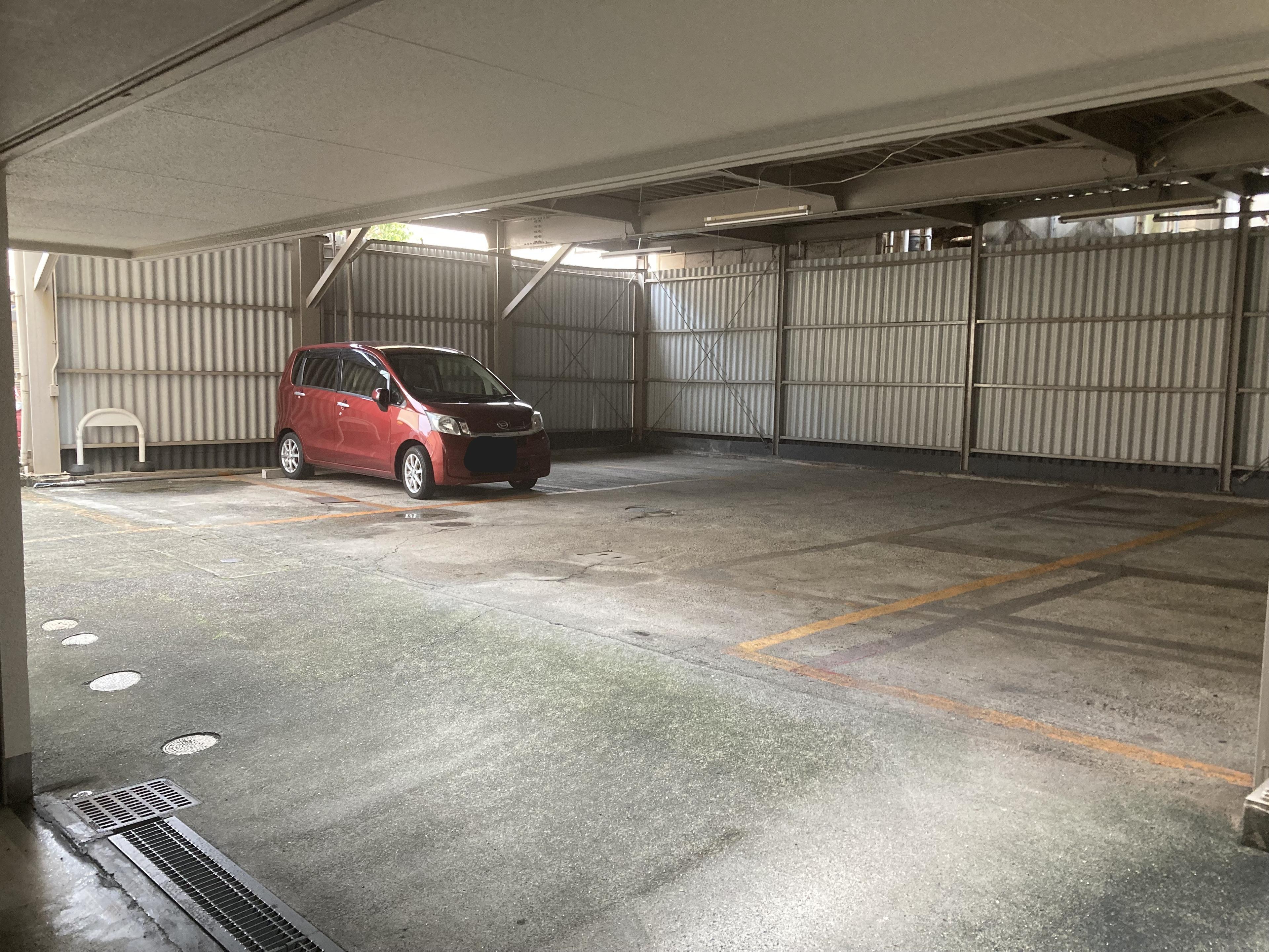 厚井ガレージの外観・駐車場イメージ2枚目