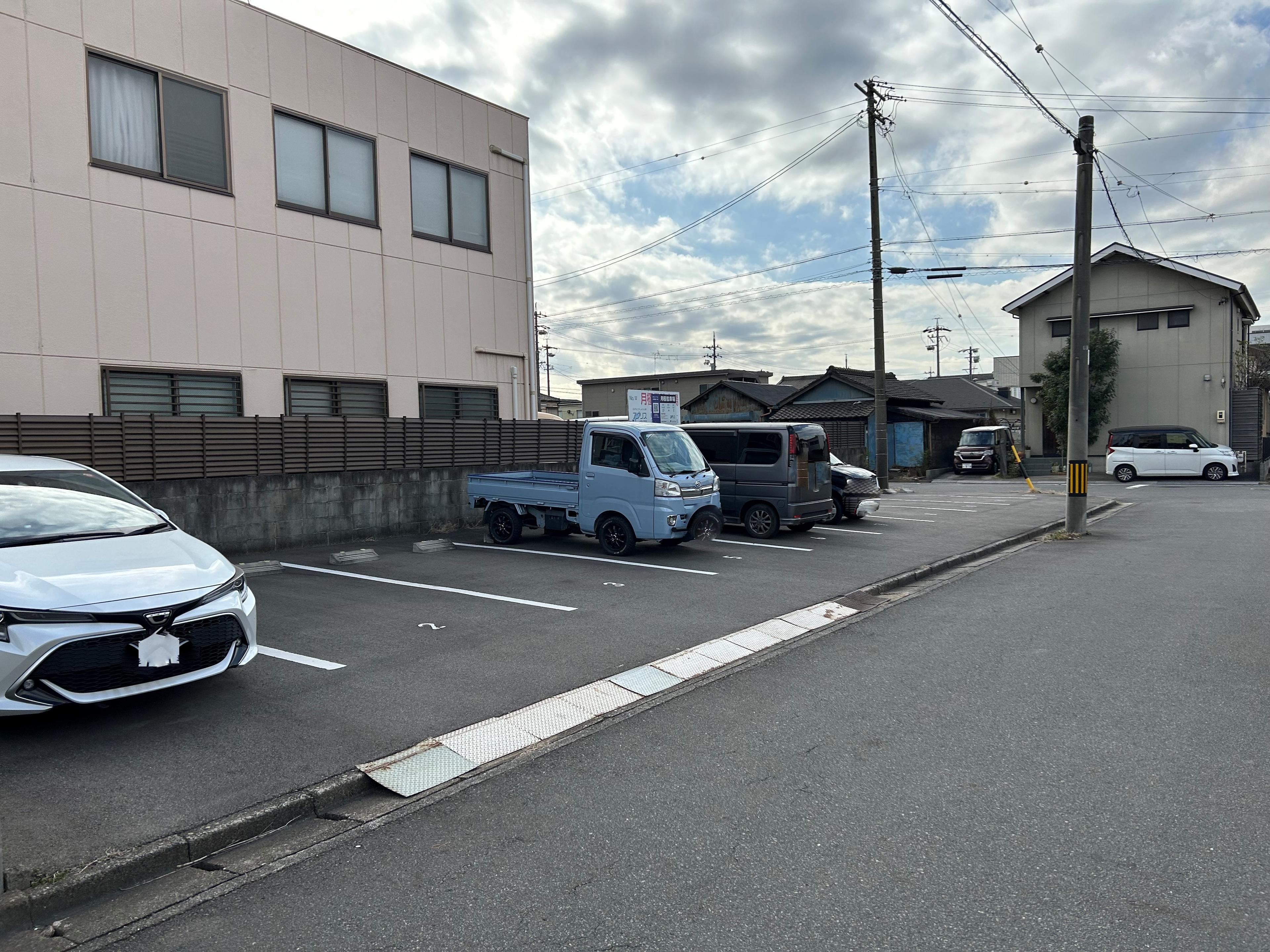 000132の外観・駐車場イメージ3枚目