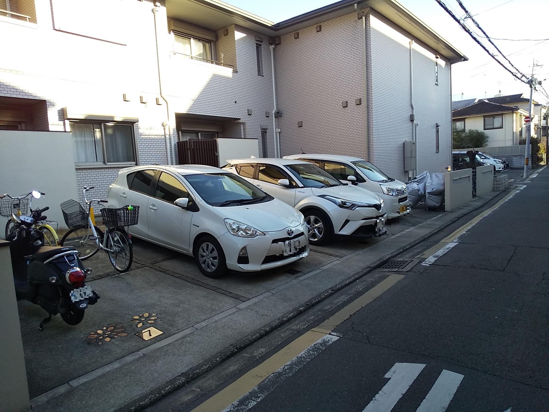 ラシーネ五條の外観・駐車場イメージ2枚目