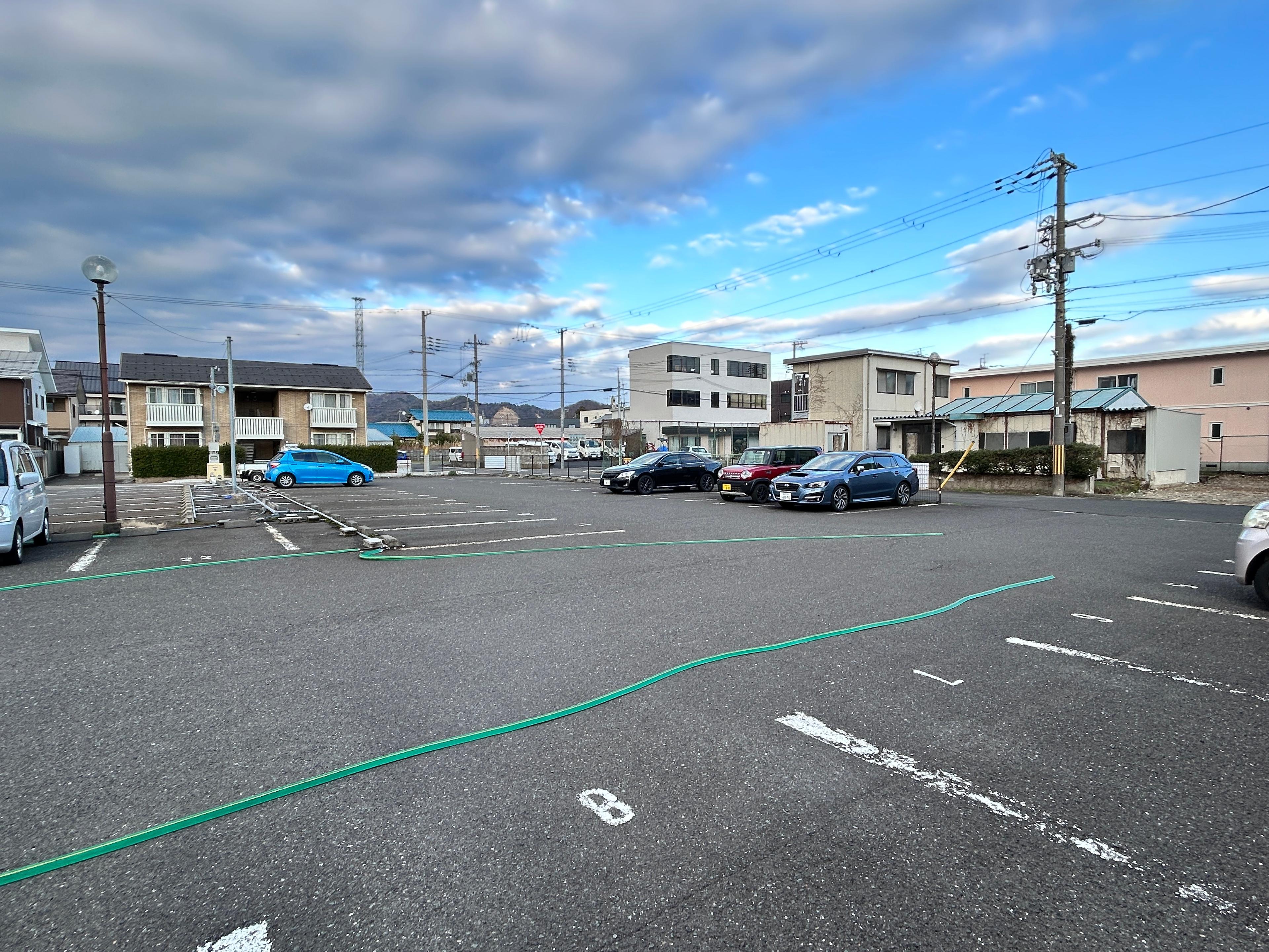 丸海大手ガレージの外観・駐車場イメージ2枚目