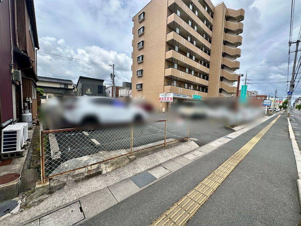 ユニコン東朝日町218パーキングの外観・駐車場イメージ2枚目